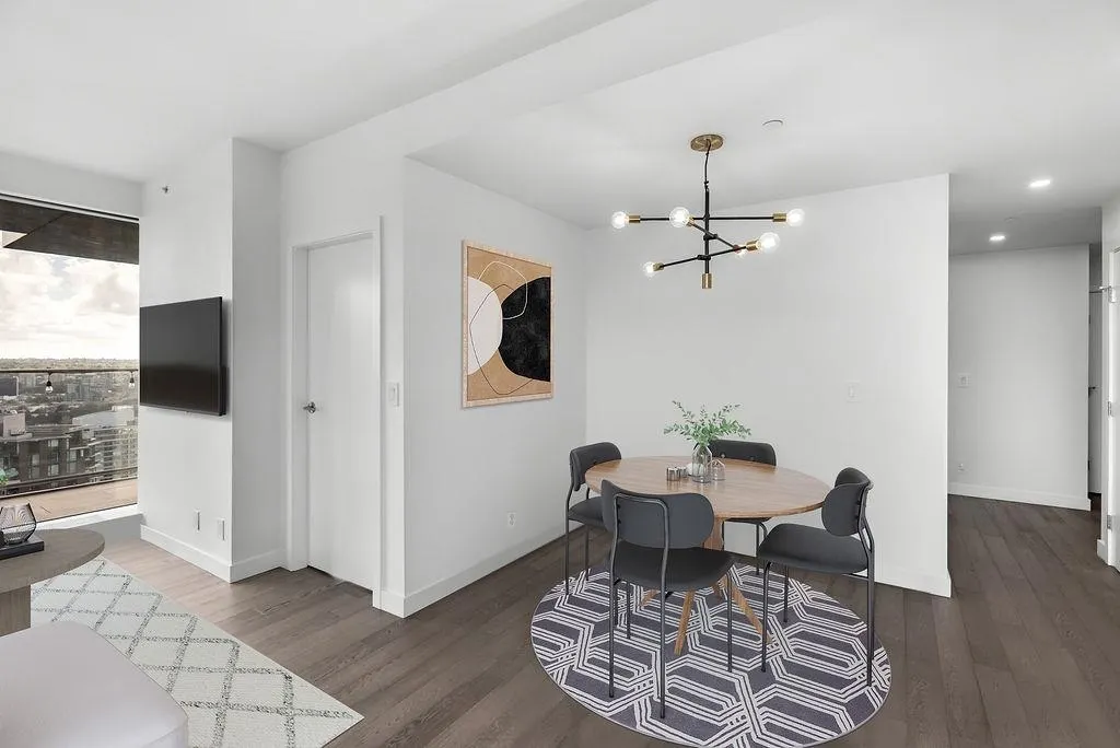 4208 1480 Howe Street