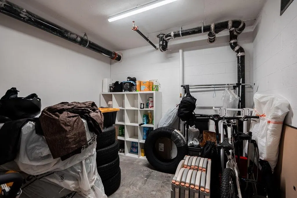 4208 1480 Howe Street