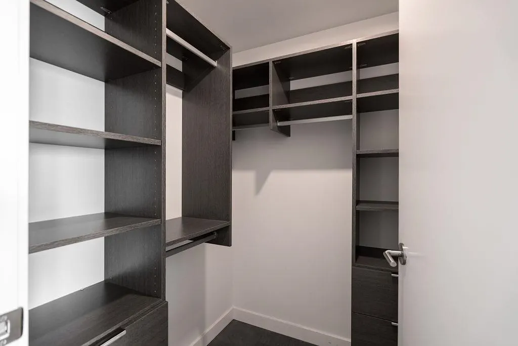 4208 1480 Howe Street