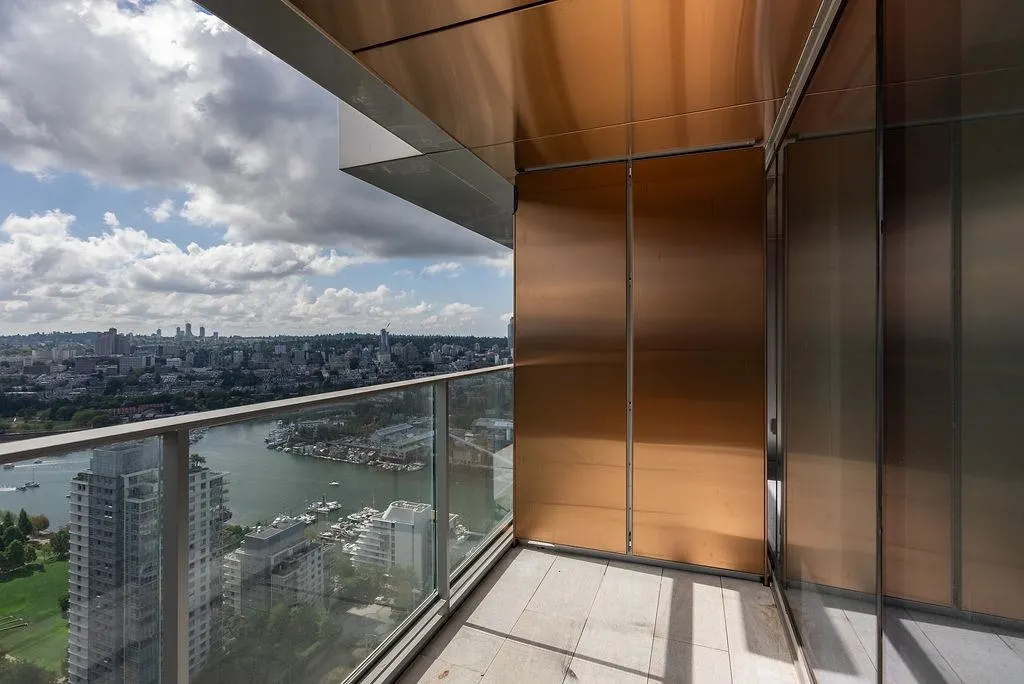 4208 1480 Howe Street