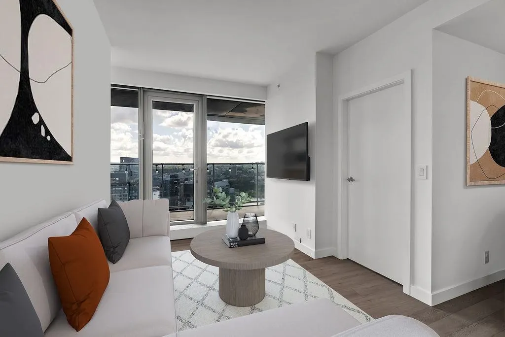 4208 1480 Howe Street