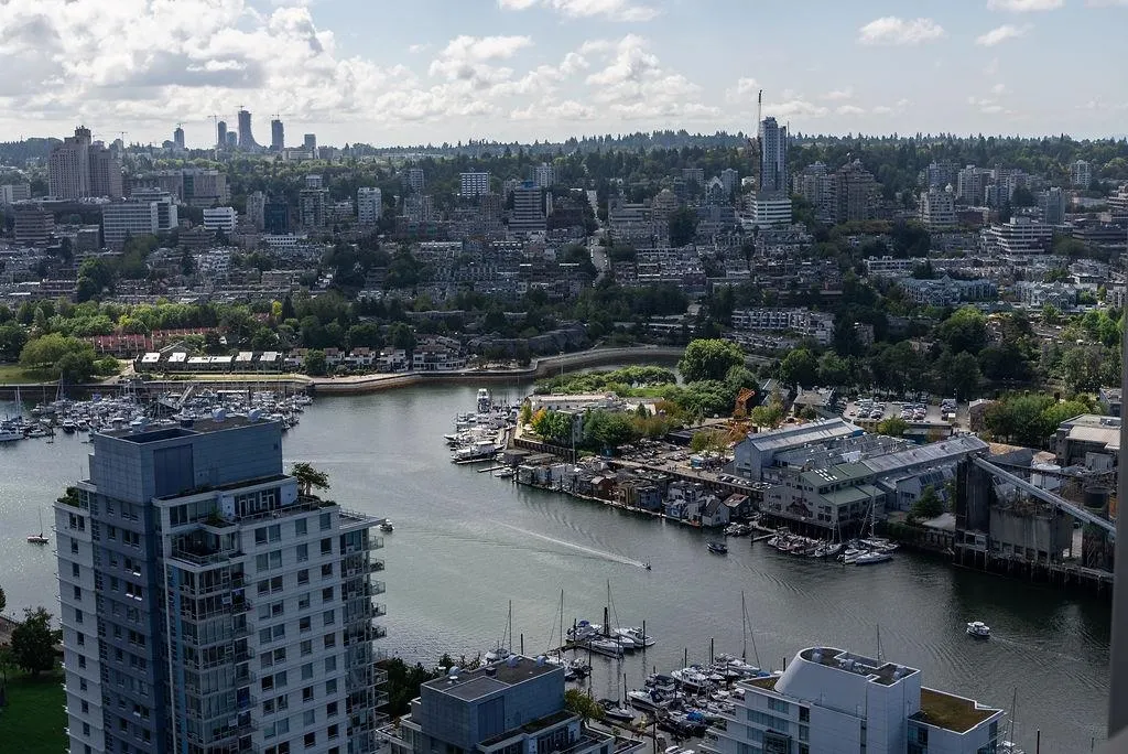 4208 1480 Howe Street