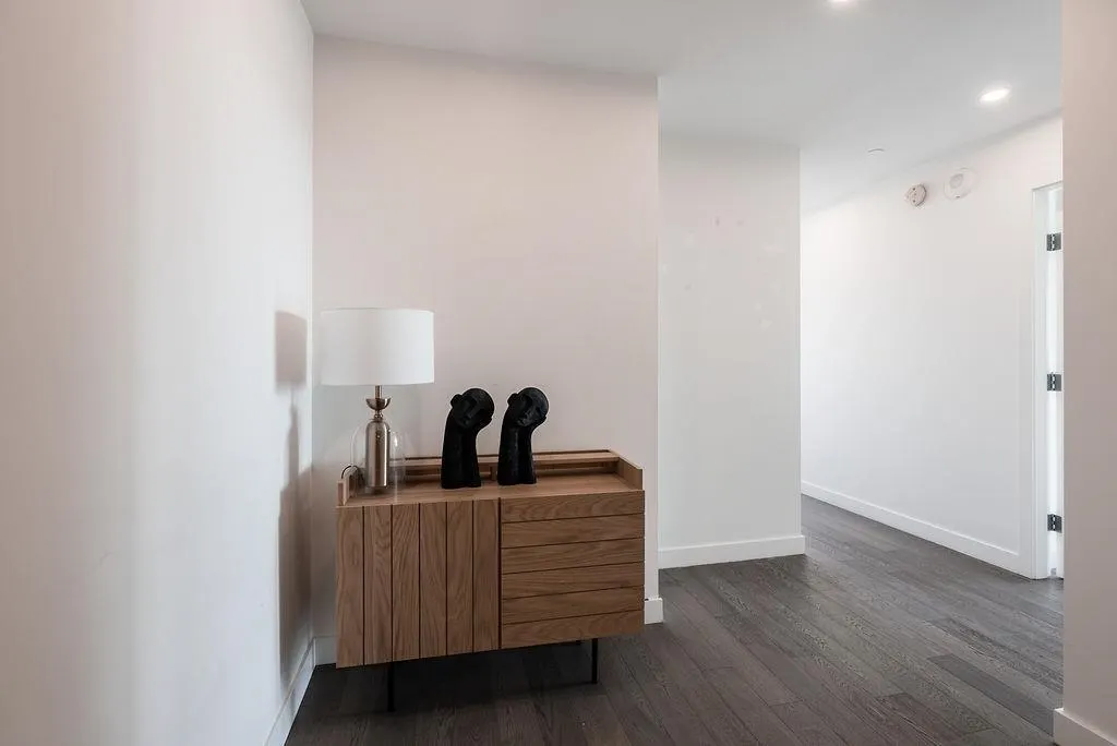 4208 1480 Howe Street