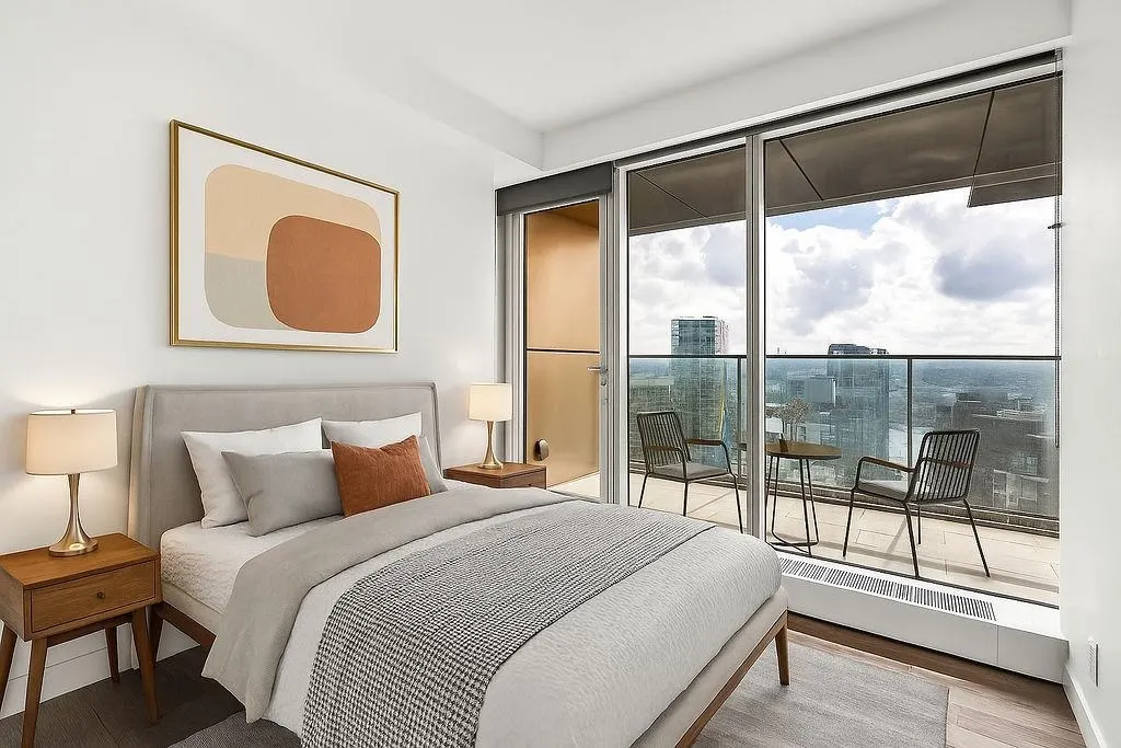 4208 1480 Howe Street