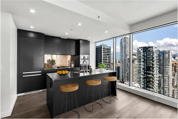 4208 1480 Howe Street