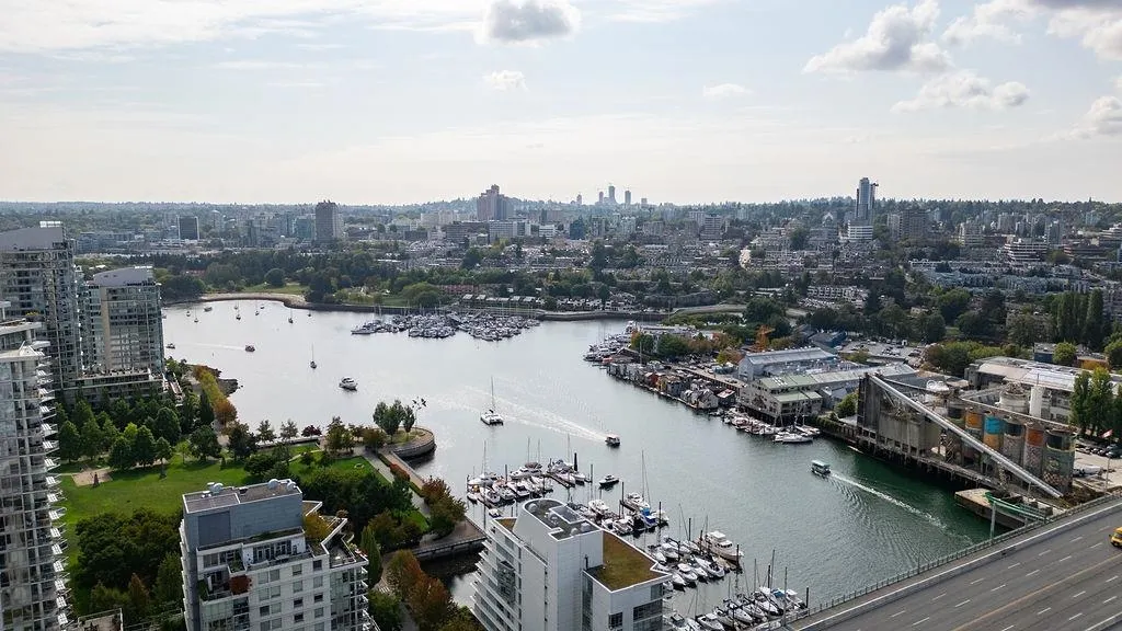 4208 1480 Howe Street