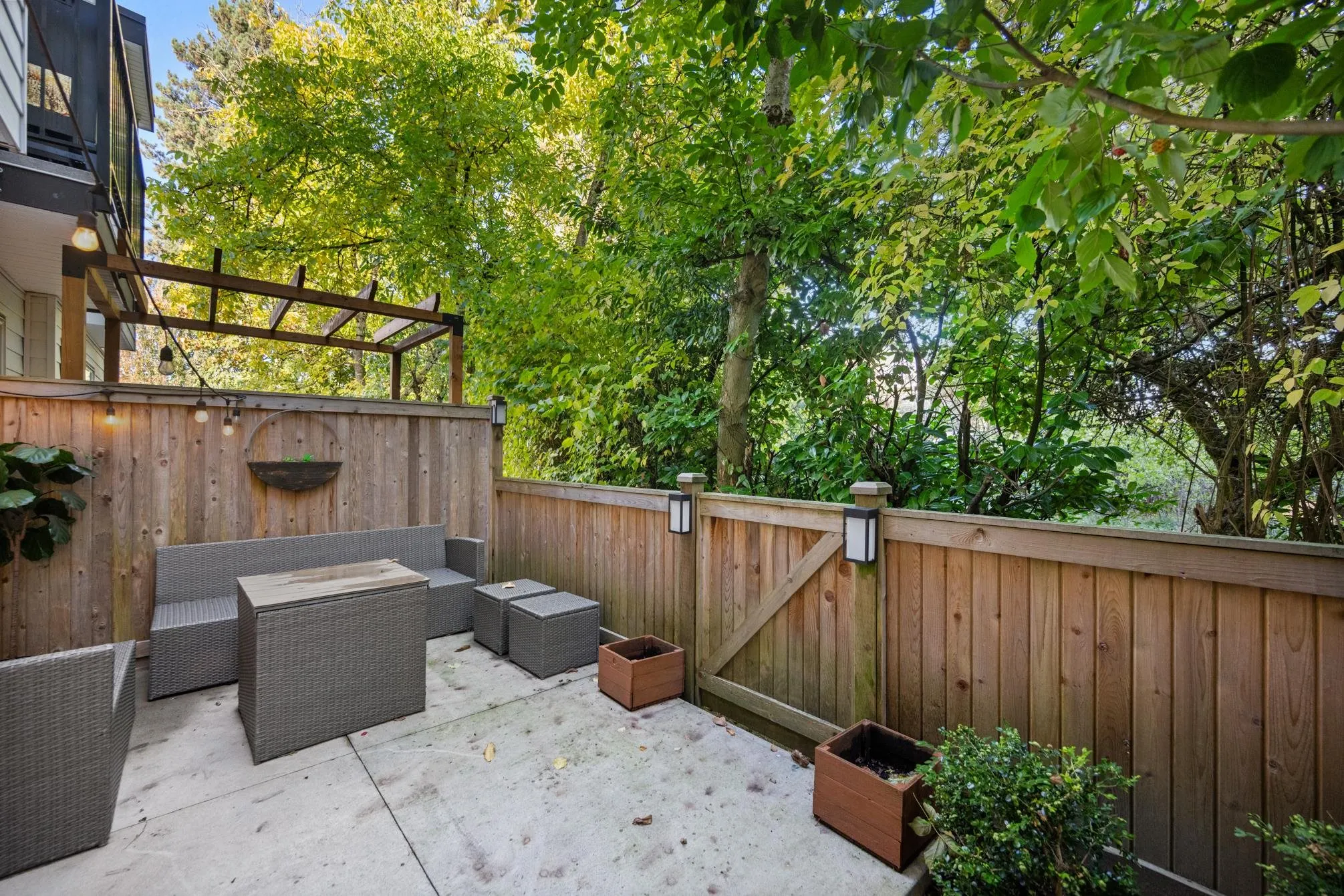 10 27640 Lantern Avenue