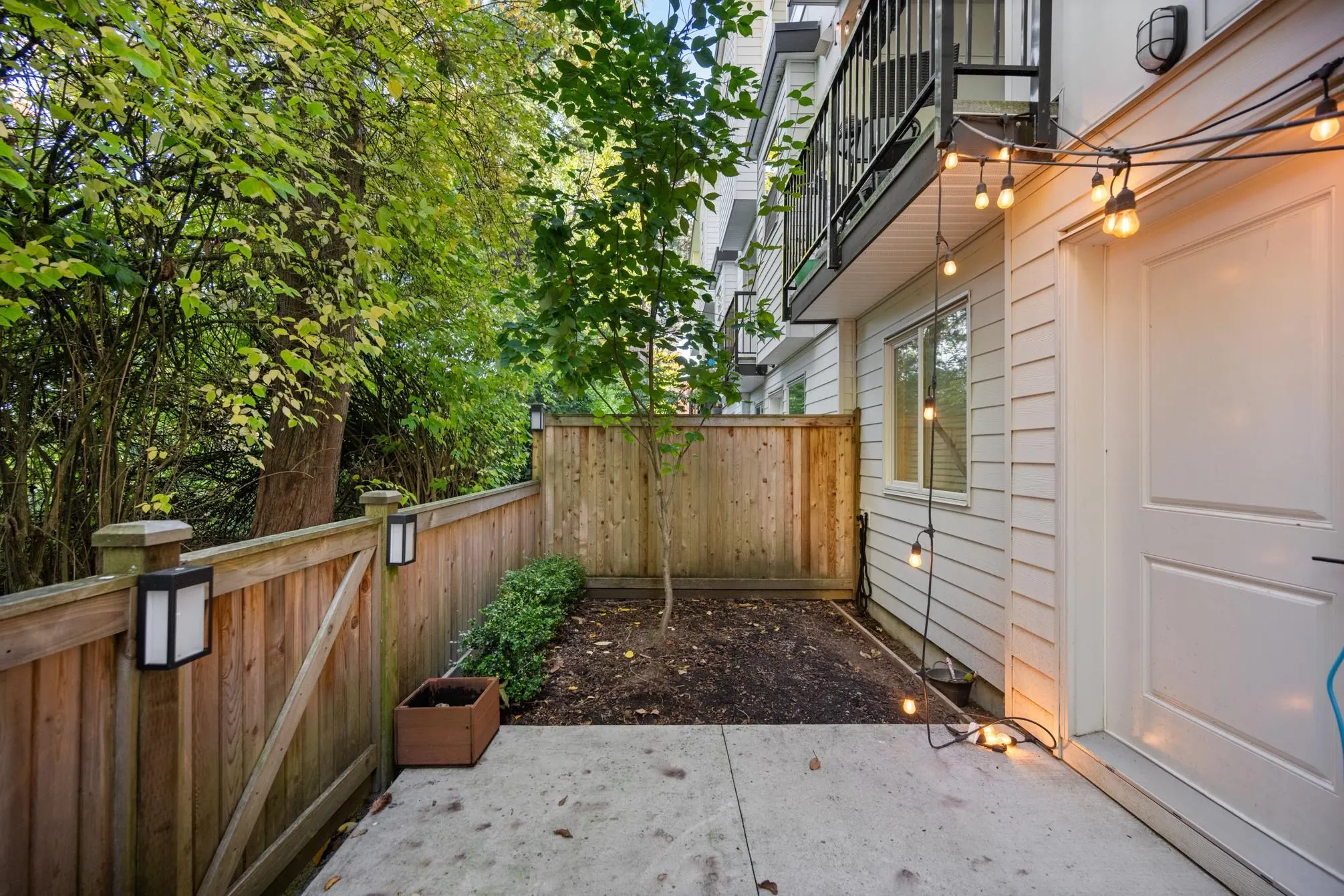 10 27640 Lantern Avenue