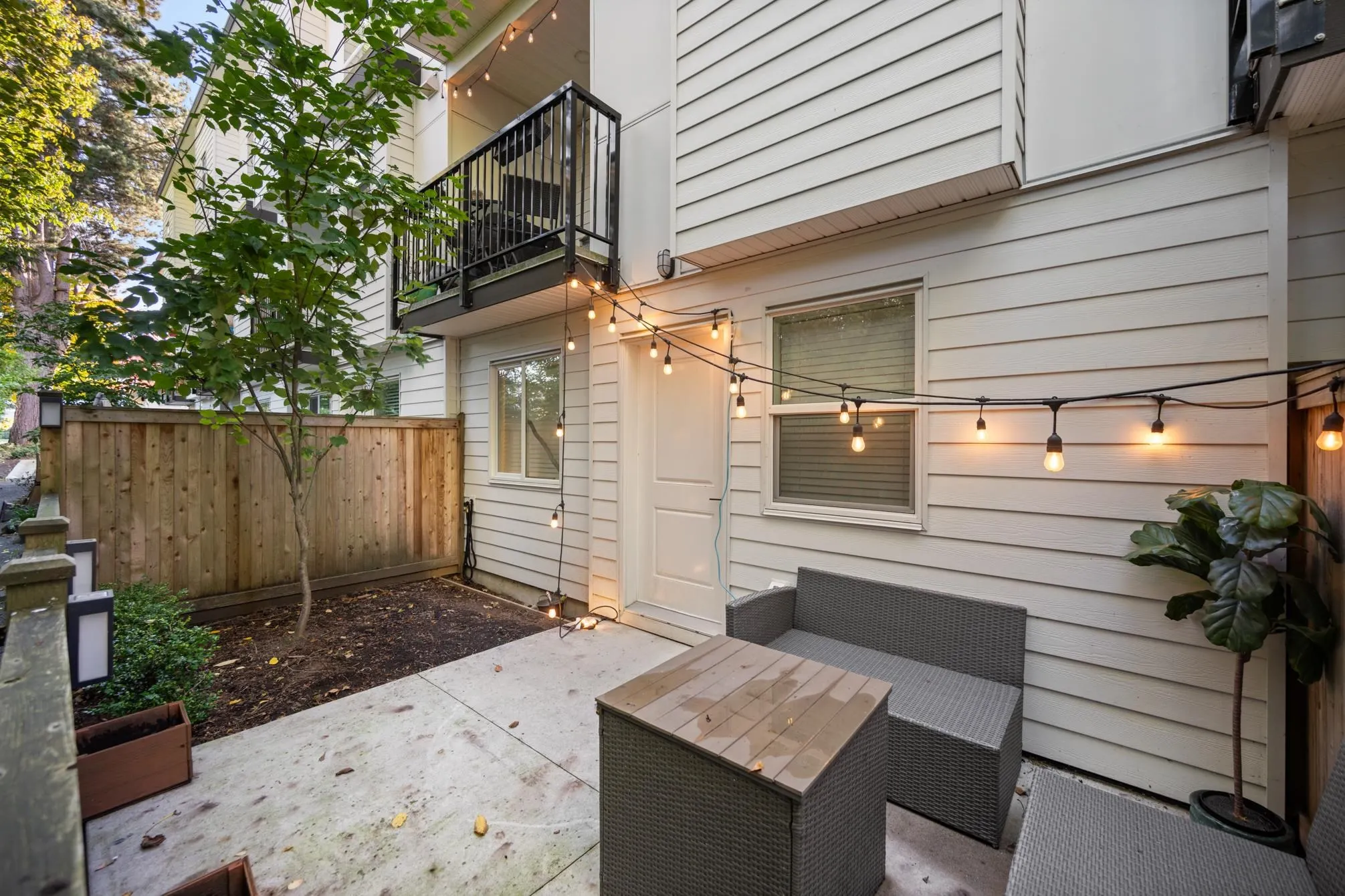 10 27640 Lantern Avenue