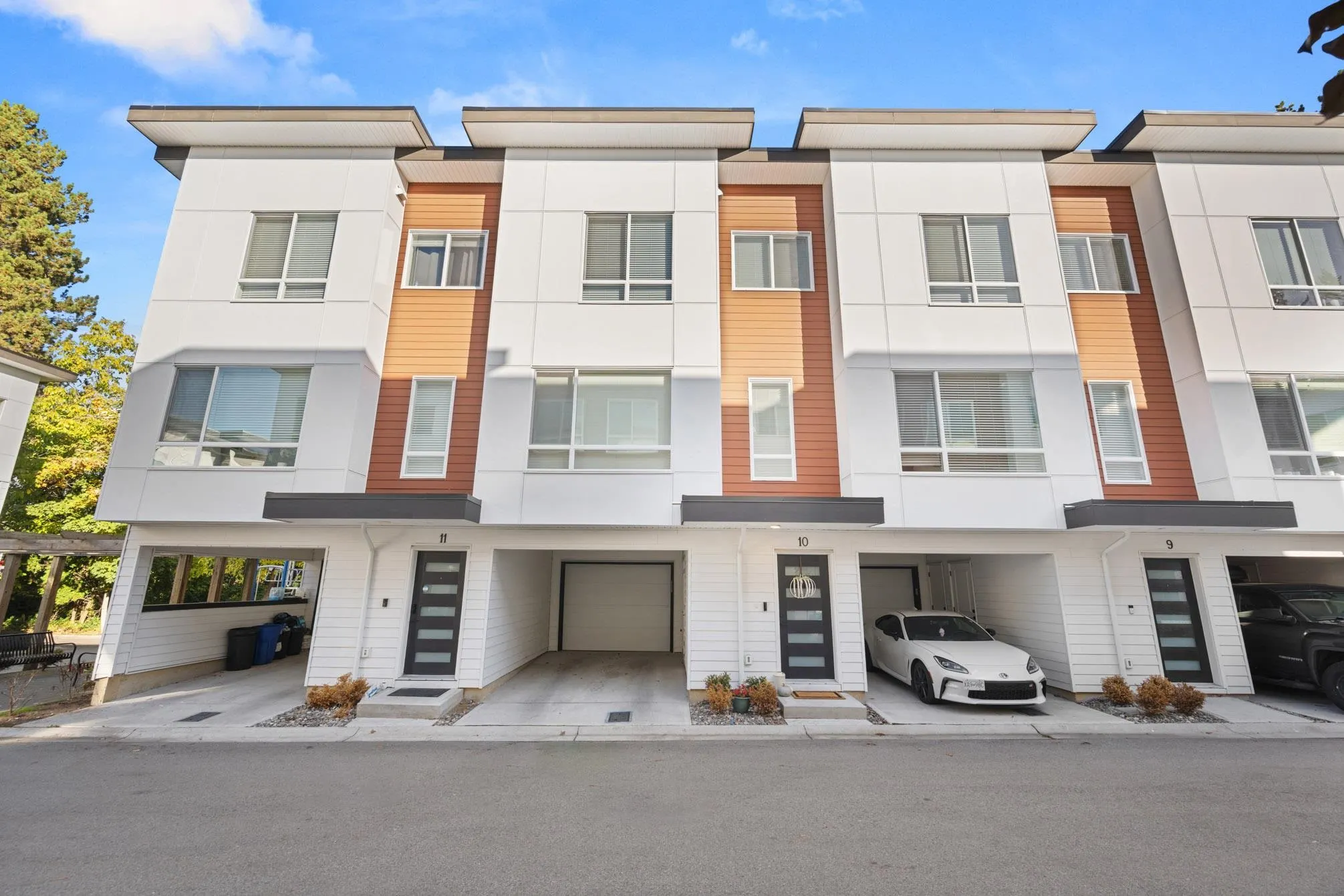 10 27640 Lantern Avenue