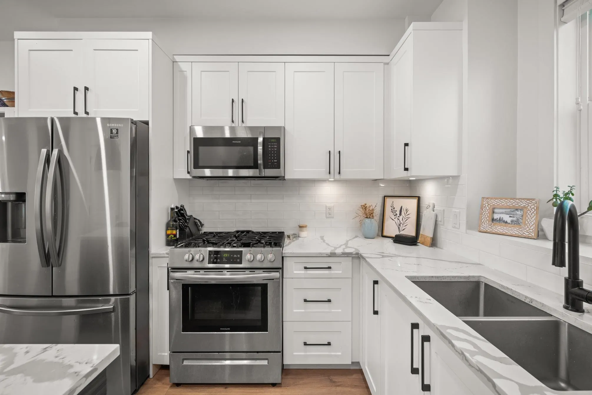 10 27640 Lantern Avenue