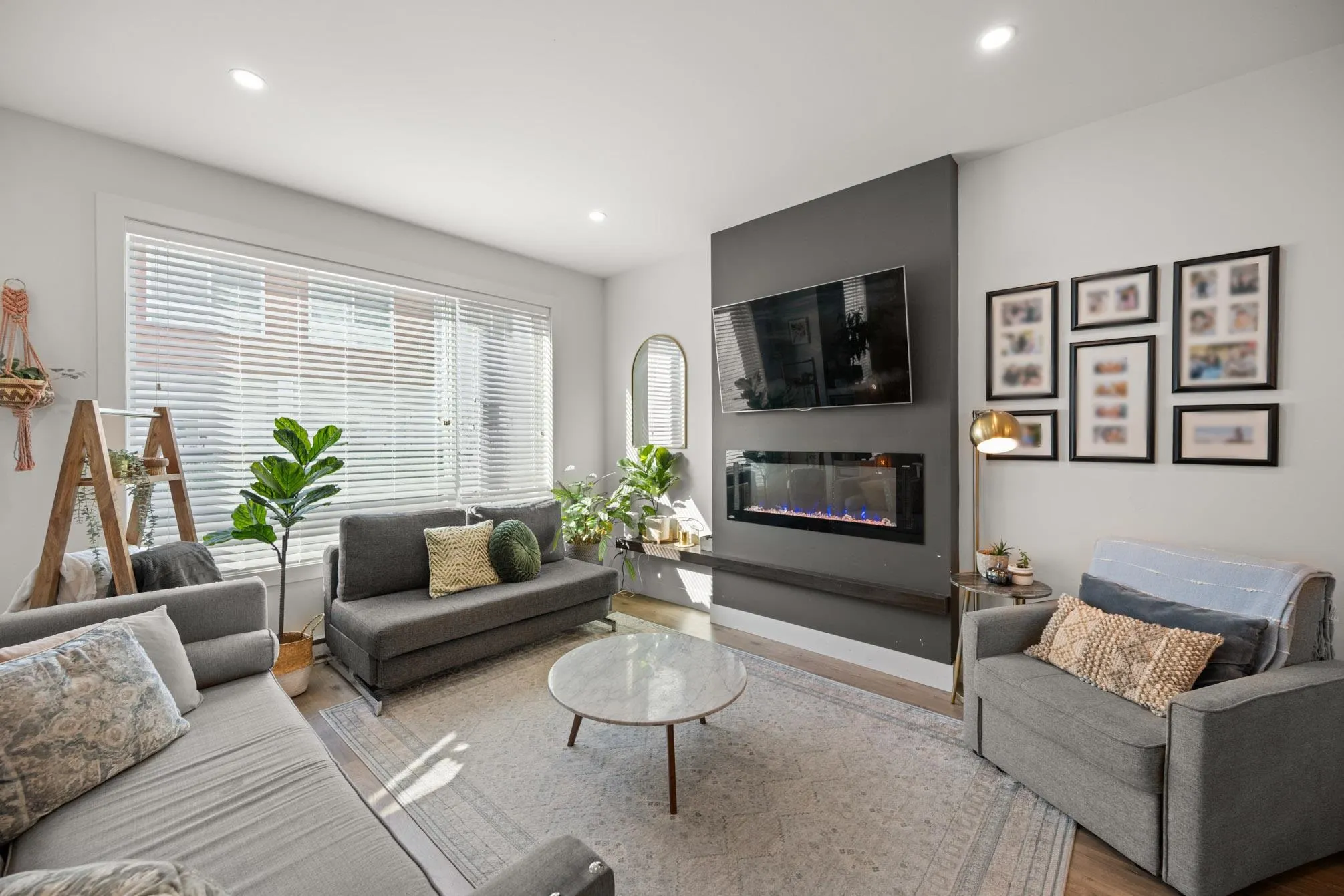 10 27640 Lantern Avenue