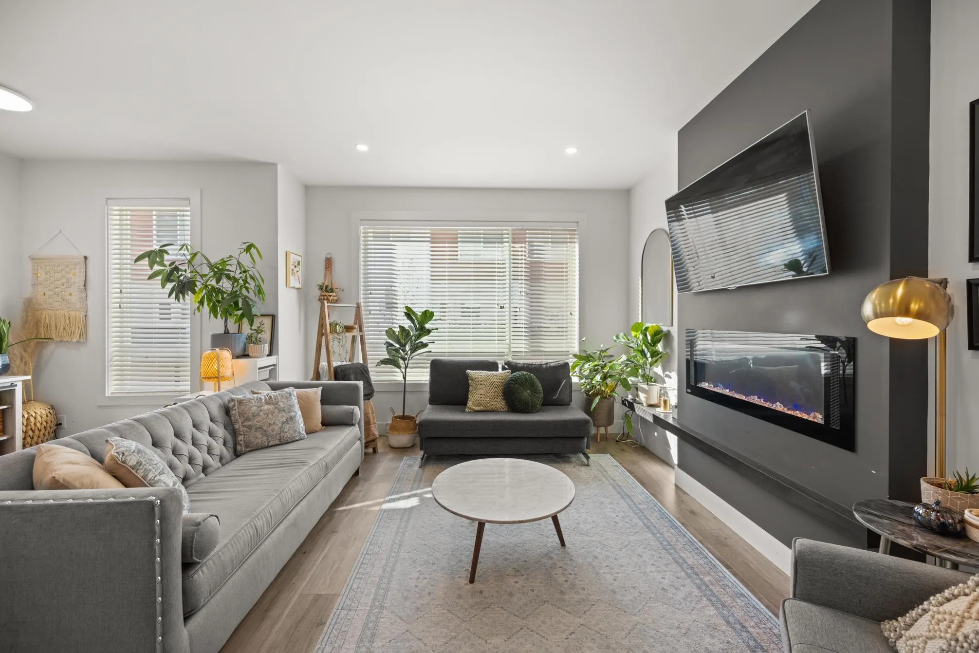 10 27640 Lantern Avenue