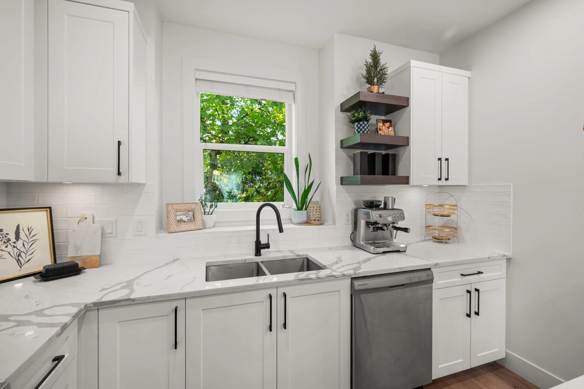 10 27640 Lantern Avenue