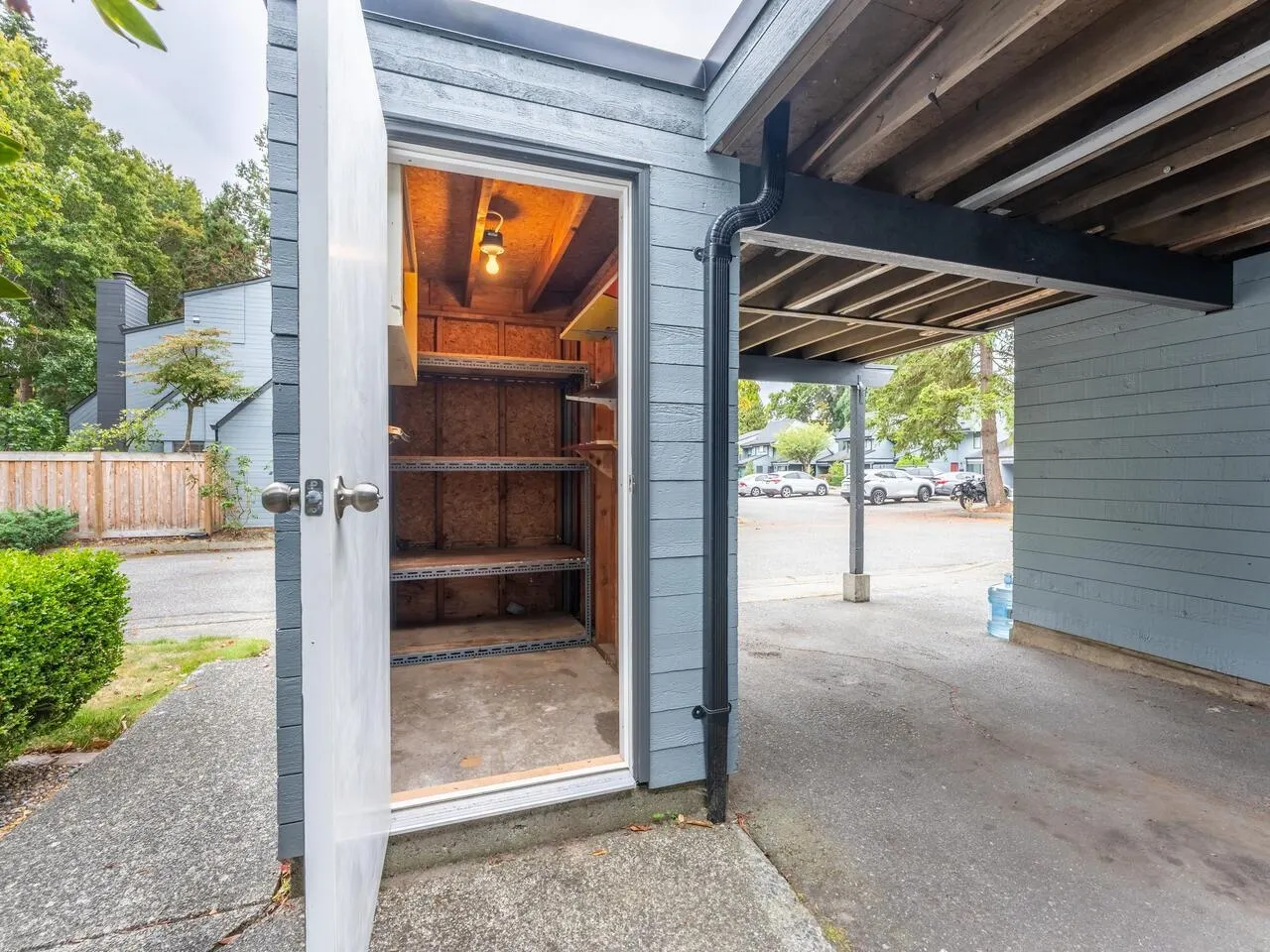 19 3851 Blundell Road