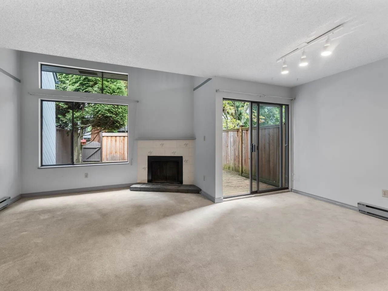 19 3851 Blundell Road