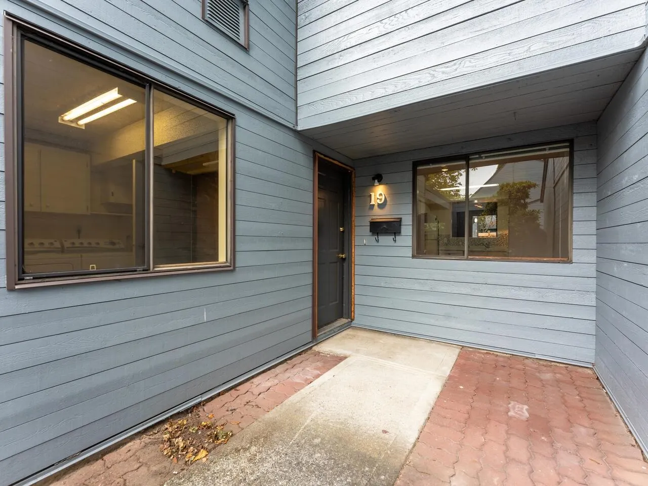 19 3851 Blundell Road