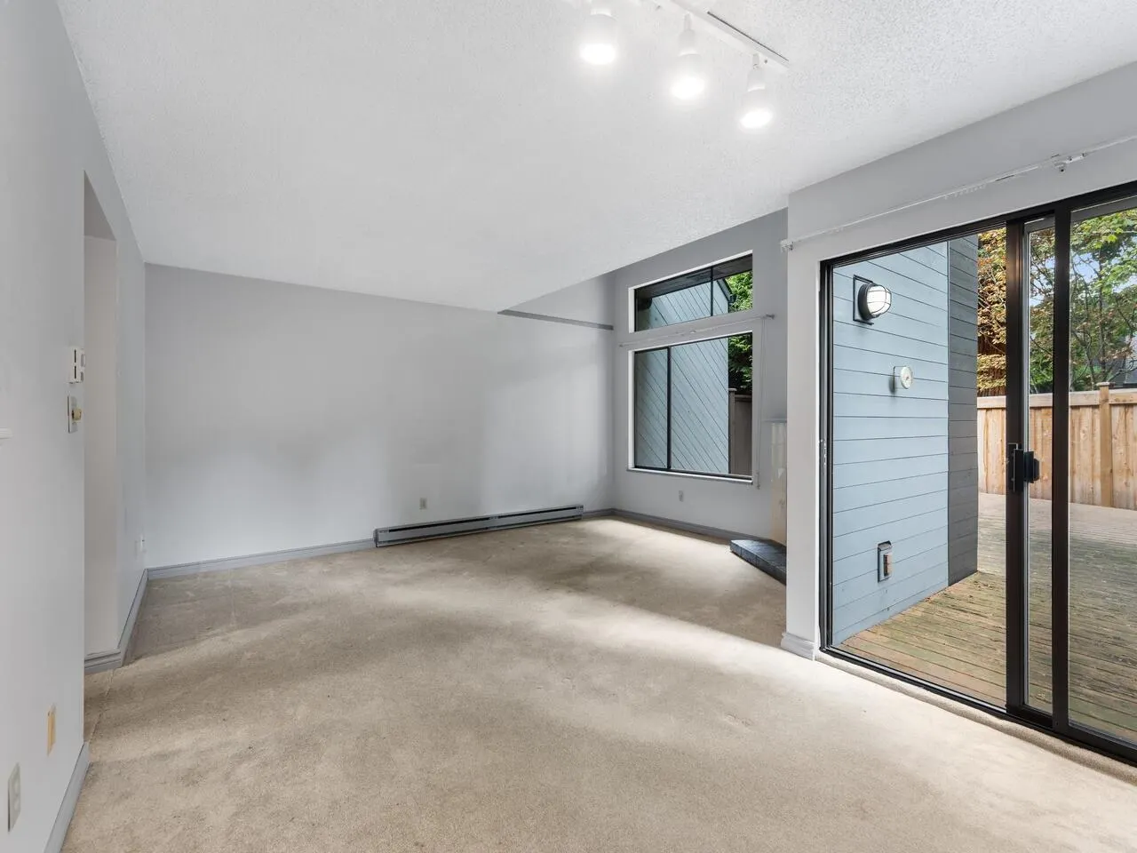 19 3851 Blundell Road