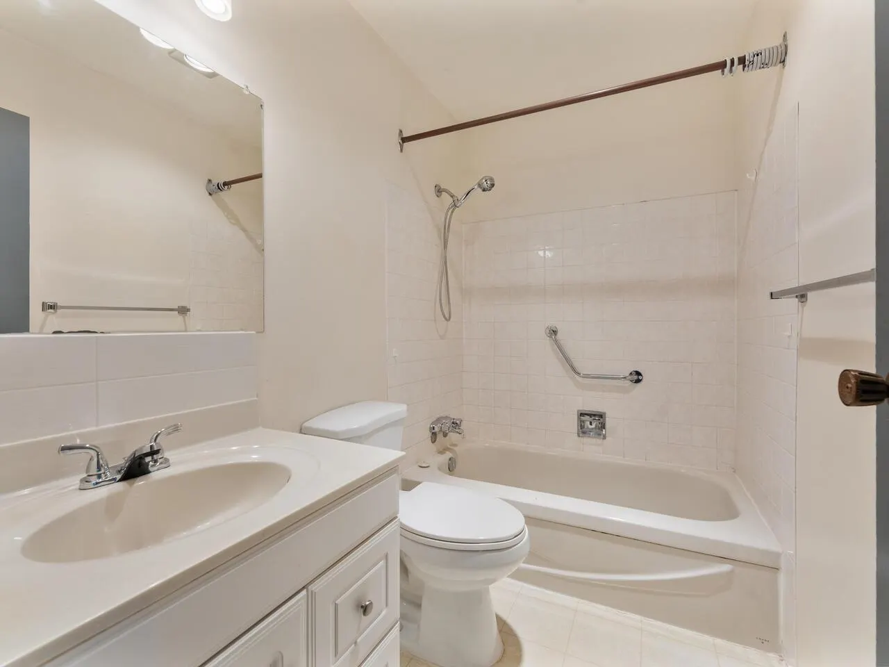 19 3851 Blundell Road