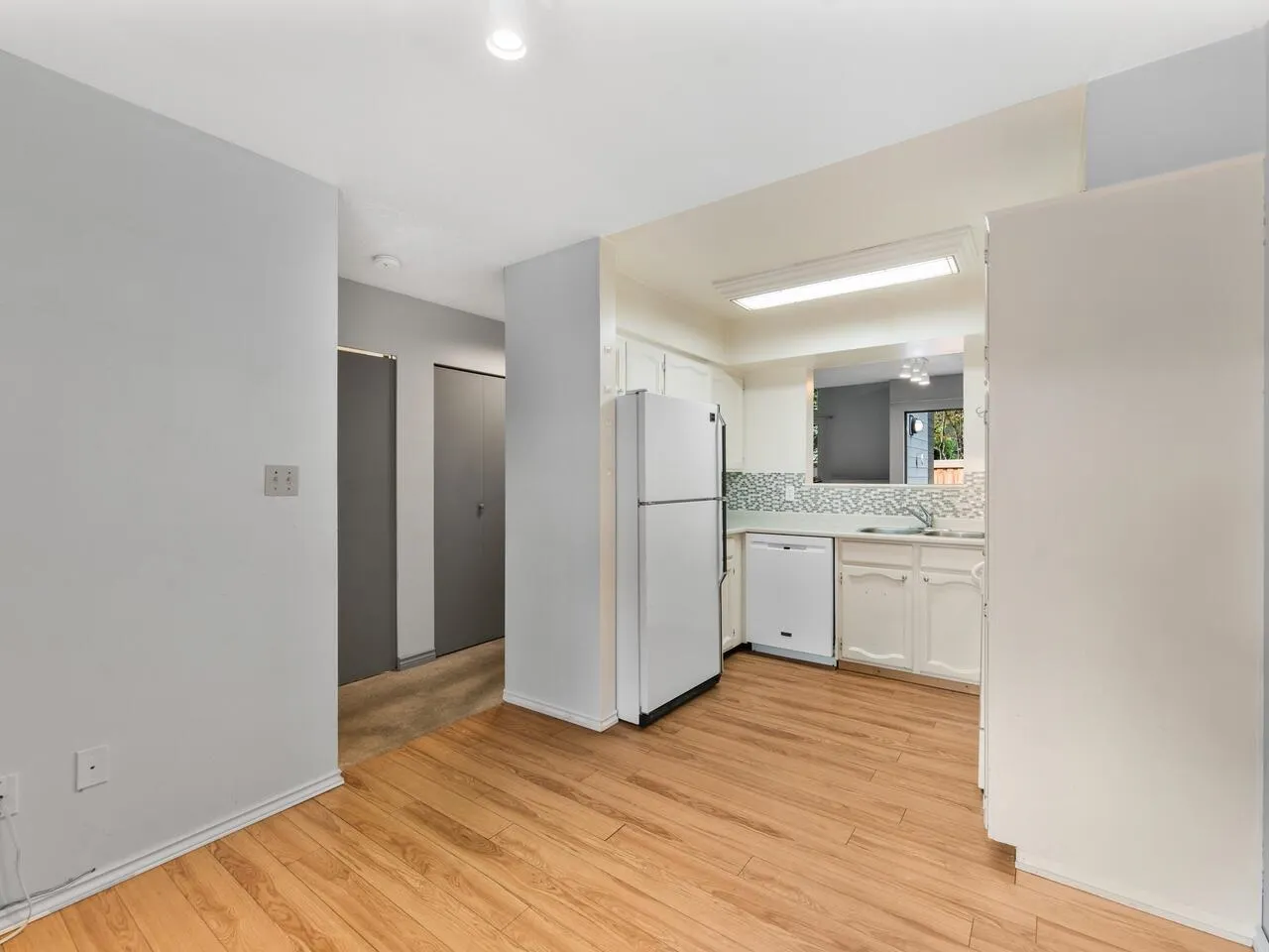 19 3851 Blundell Road