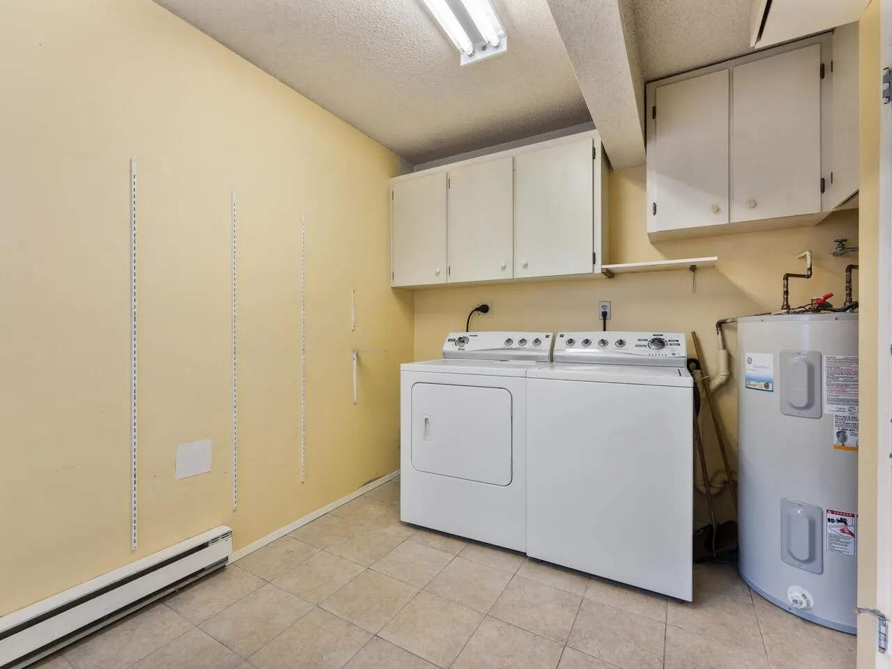 19 3851 Blundell Road