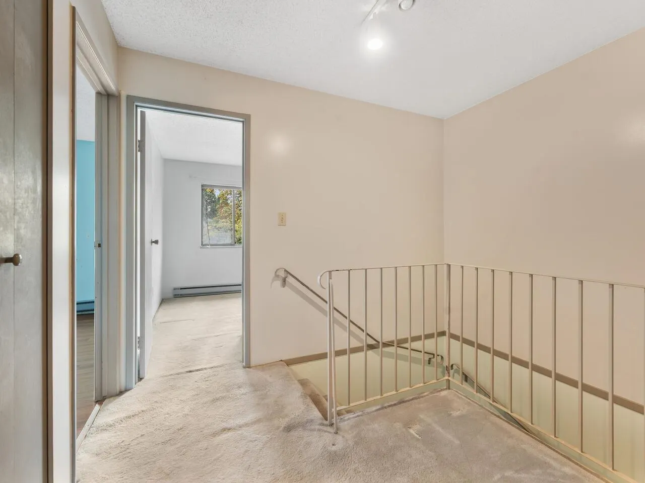 19 3851 Blundell Road