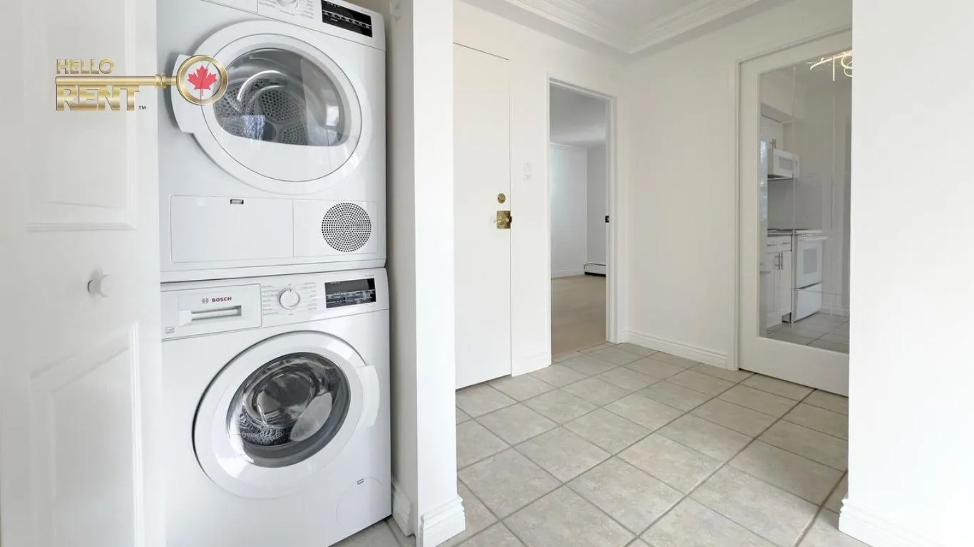 302 1737 Duchess Avenue