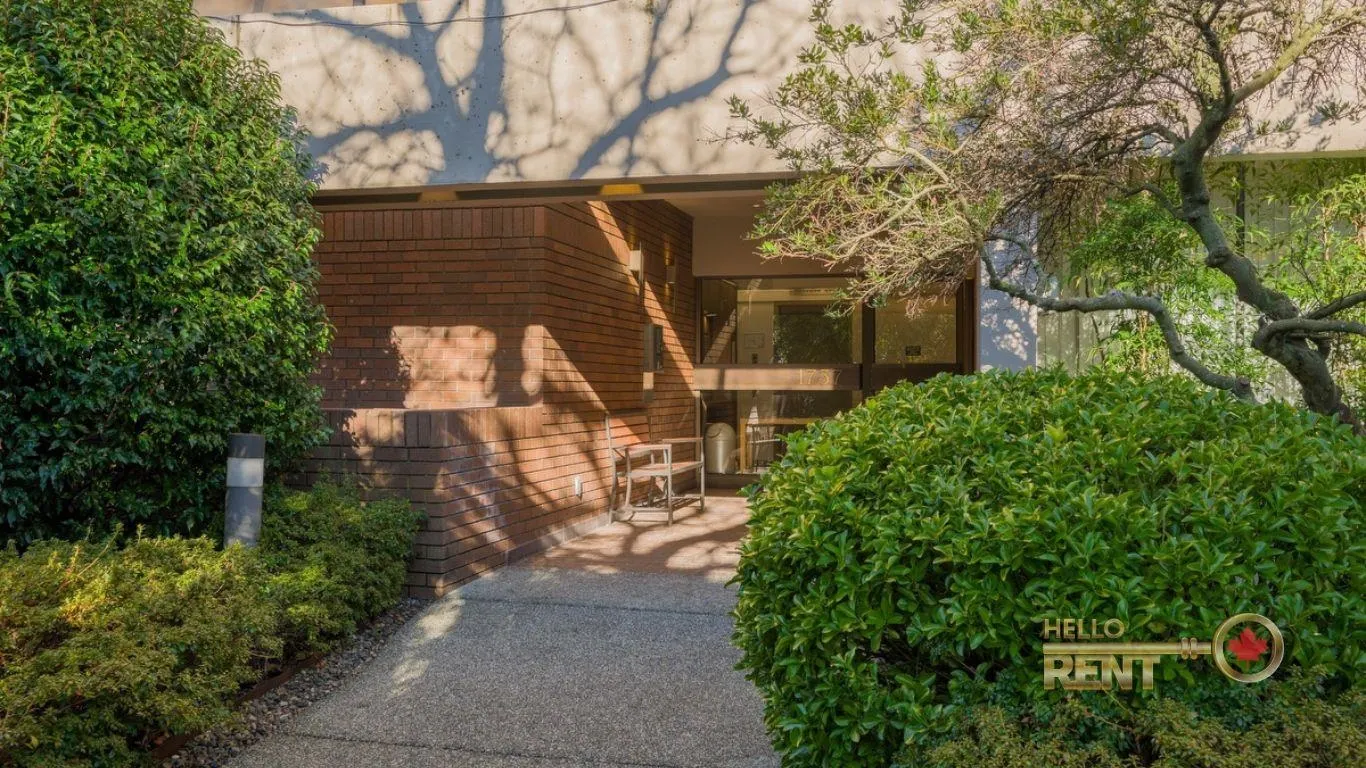 302 1737 Duchess Avenue