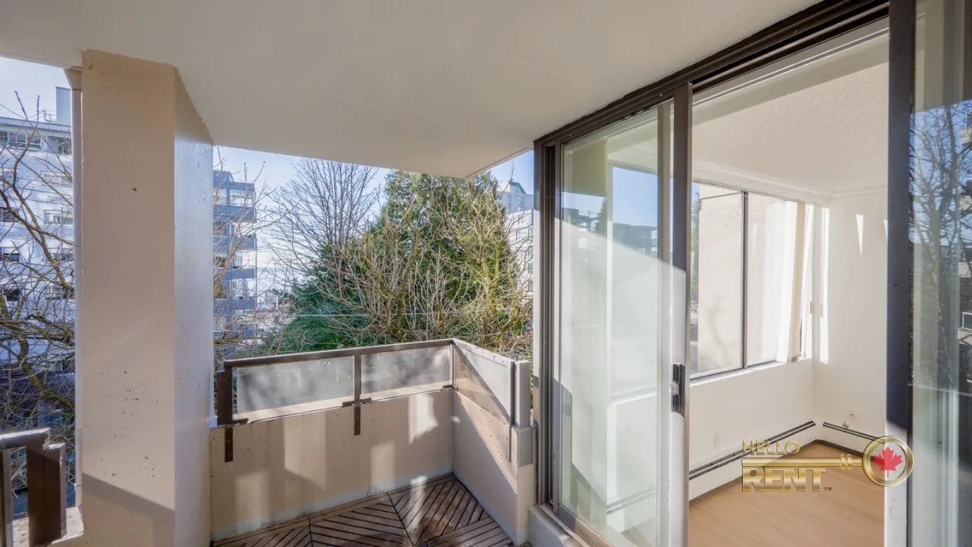 302 1737 Duchess Avenue