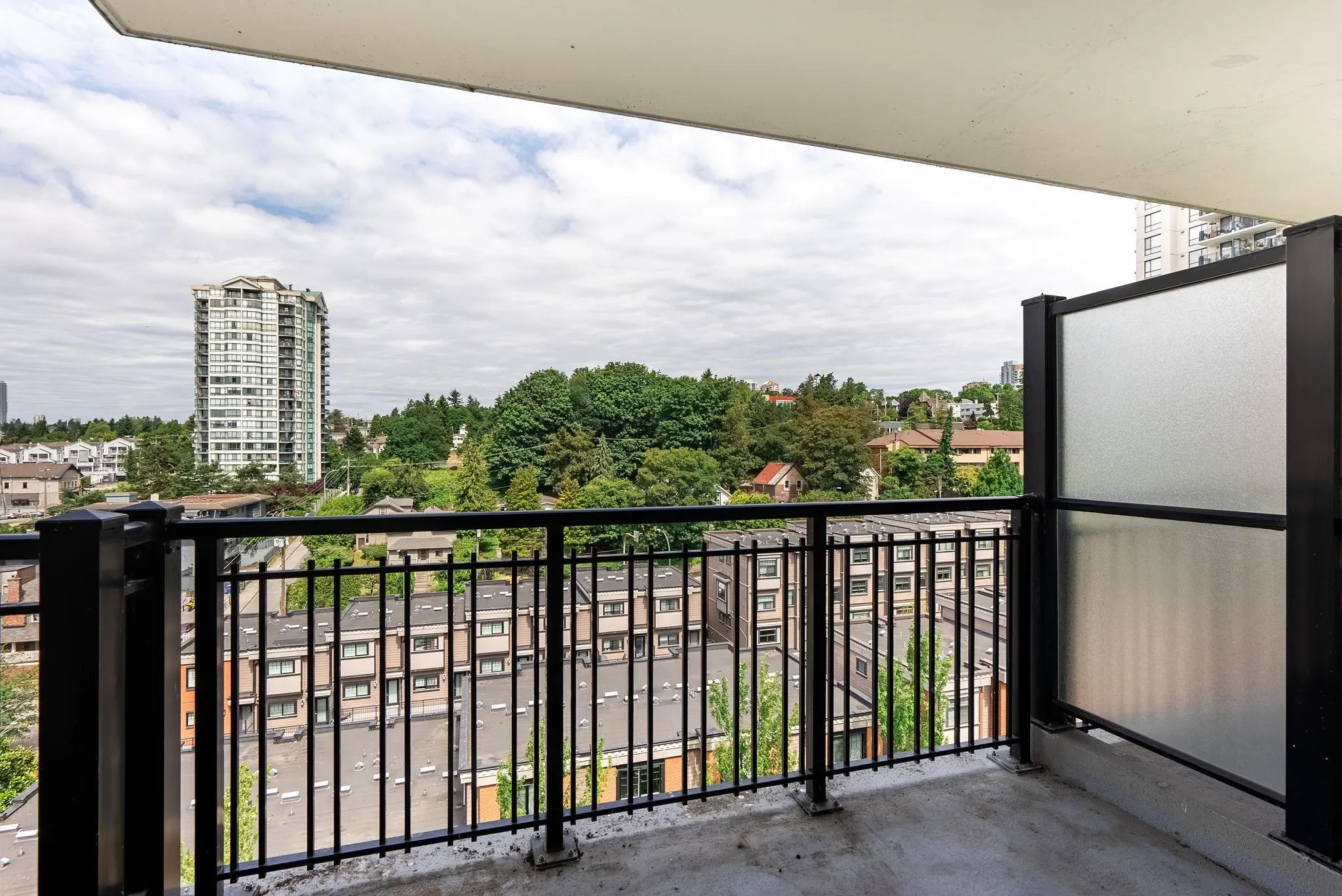 1202 833 Agnes Street