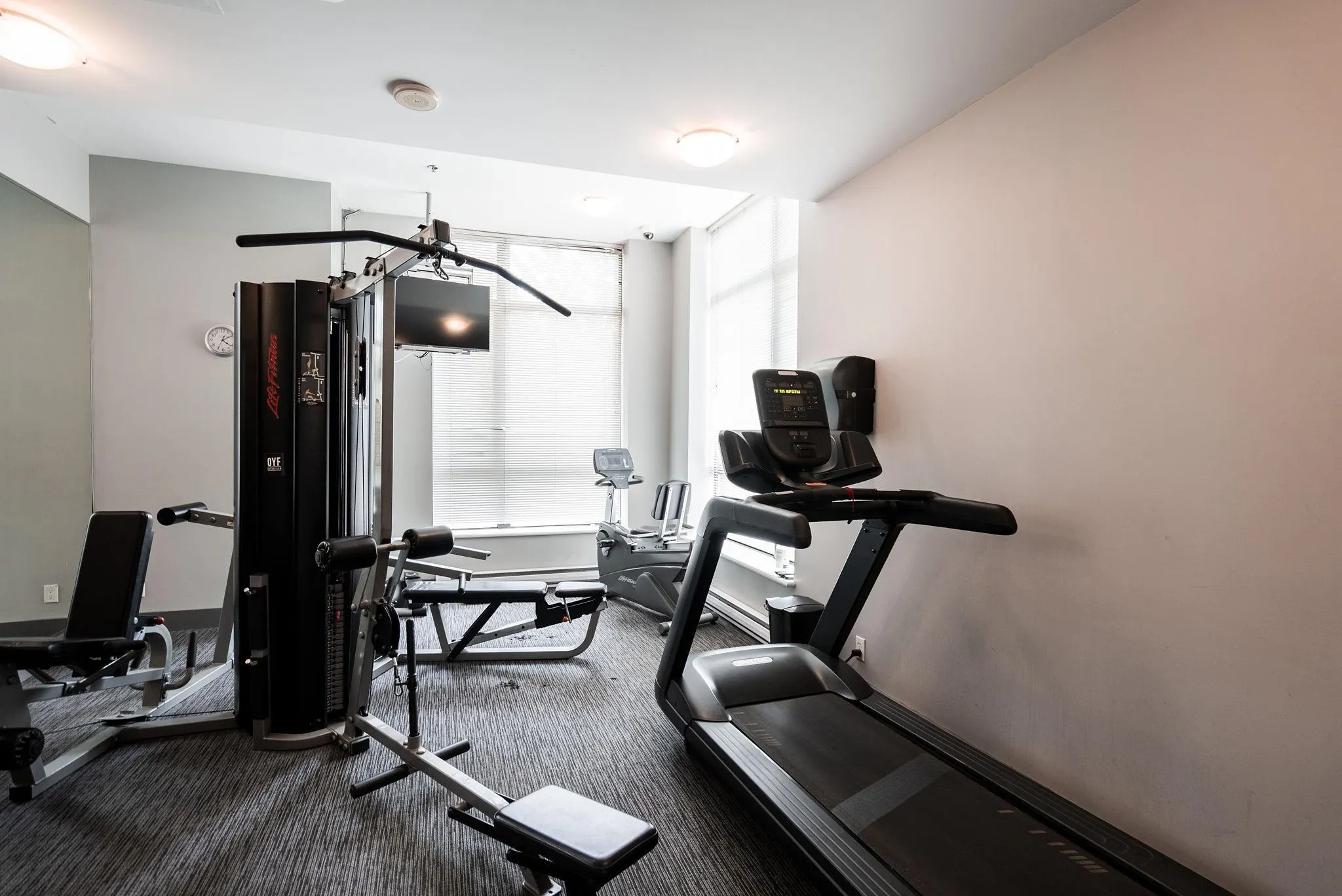 1202 833 Agnes Street