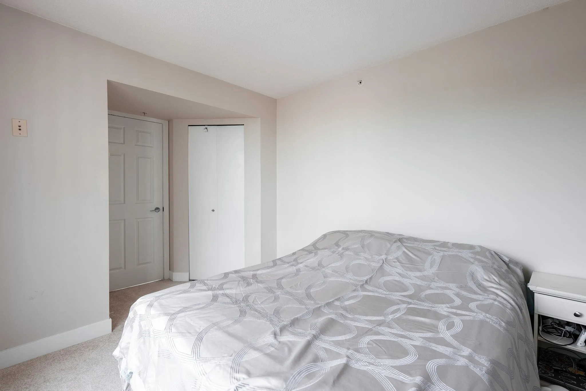 1202 833 Agnes Street