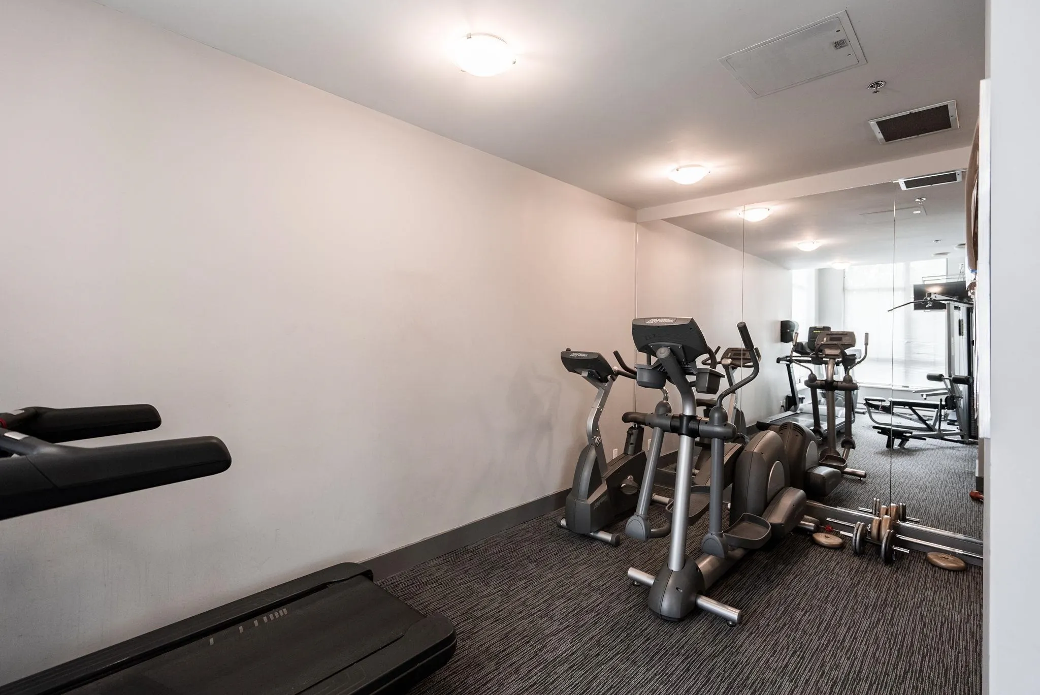 1202 833 Agnes Street