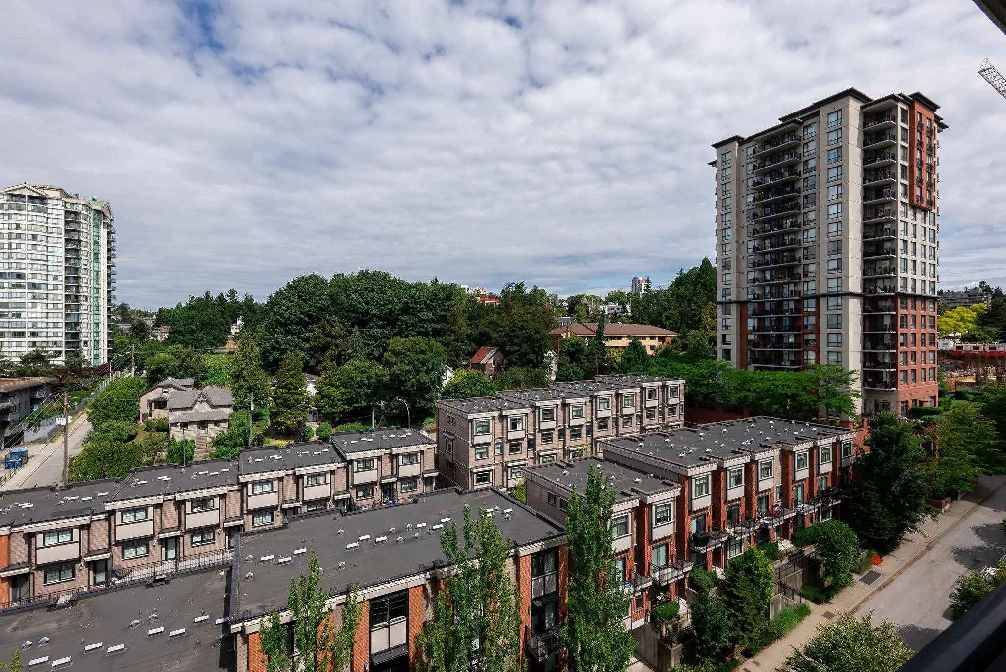 1202 833 Agnes Street