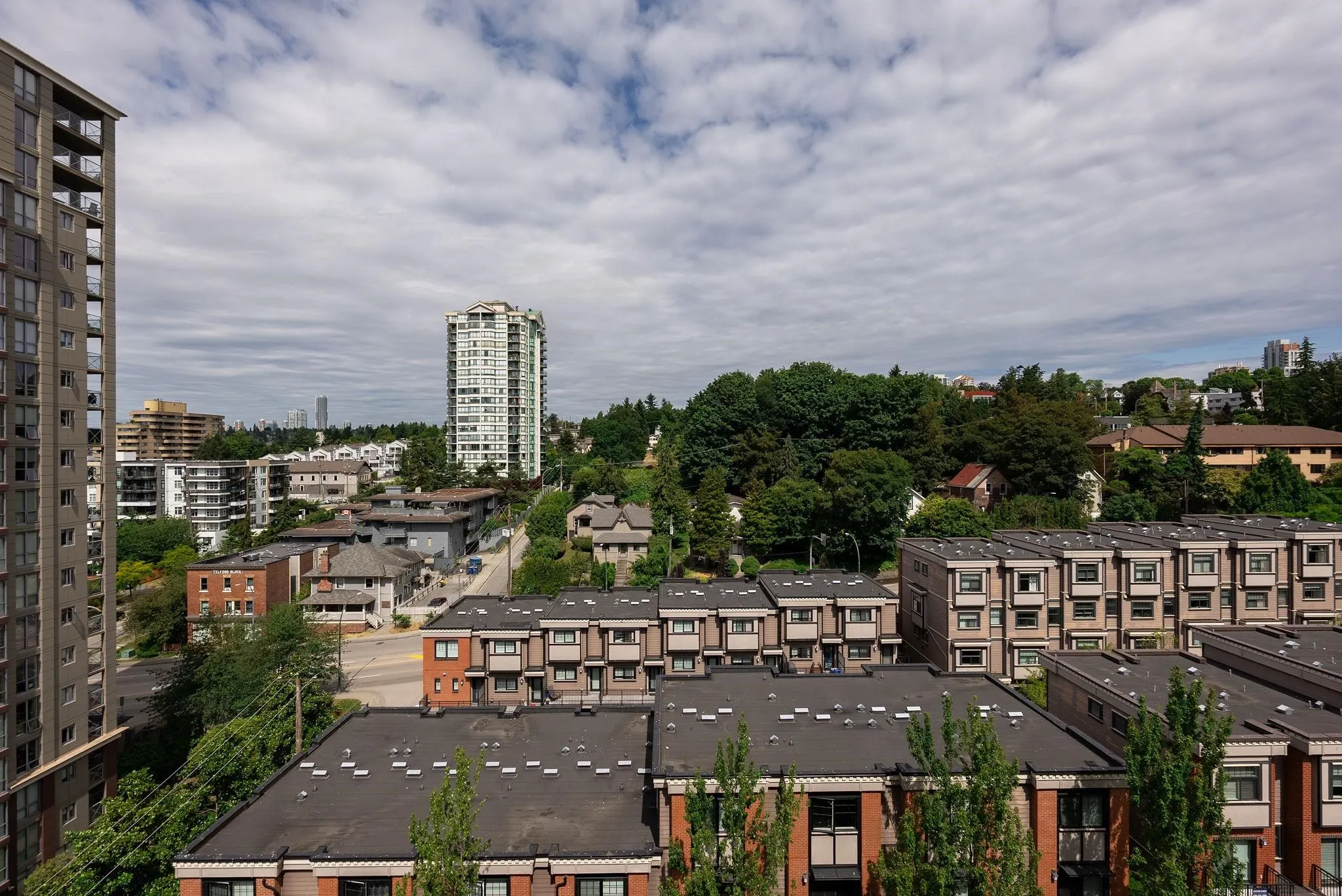 1202 833 Agnes Street