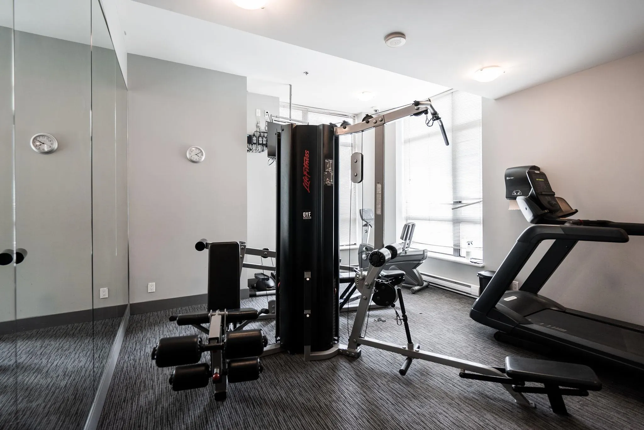 1202 833 Agnes Street