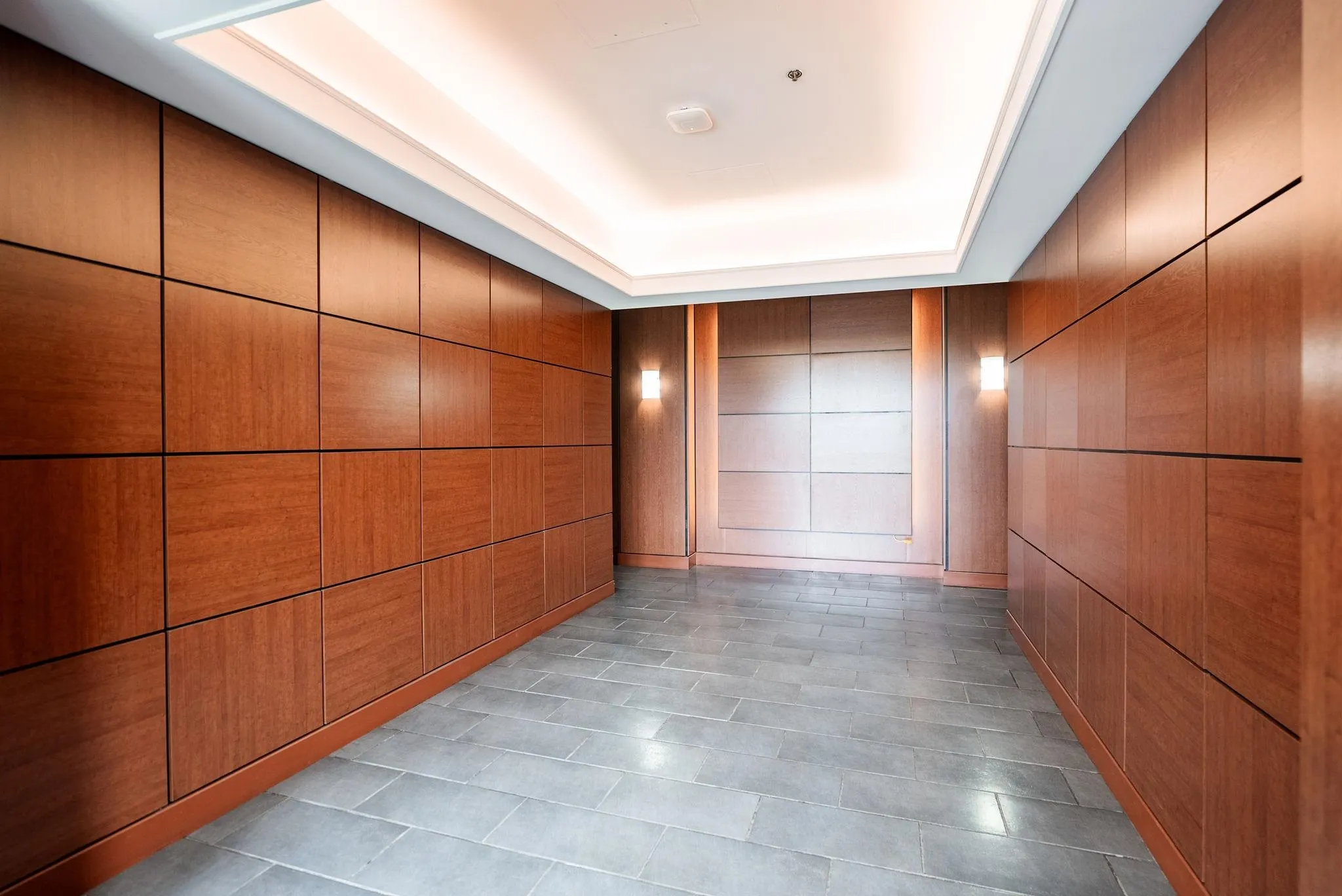 1202 833 Agnes Street