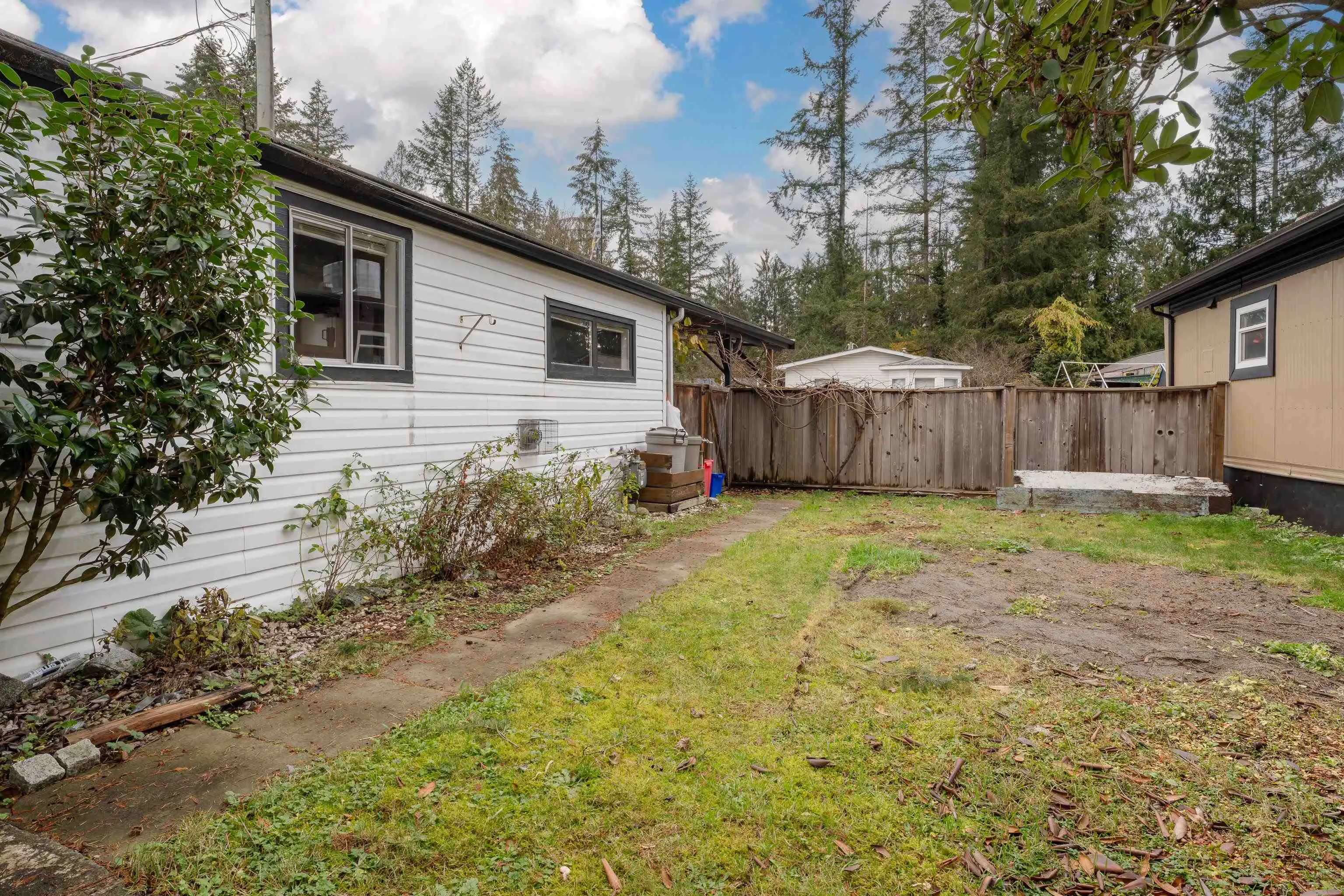 23252 Calvin Crescent