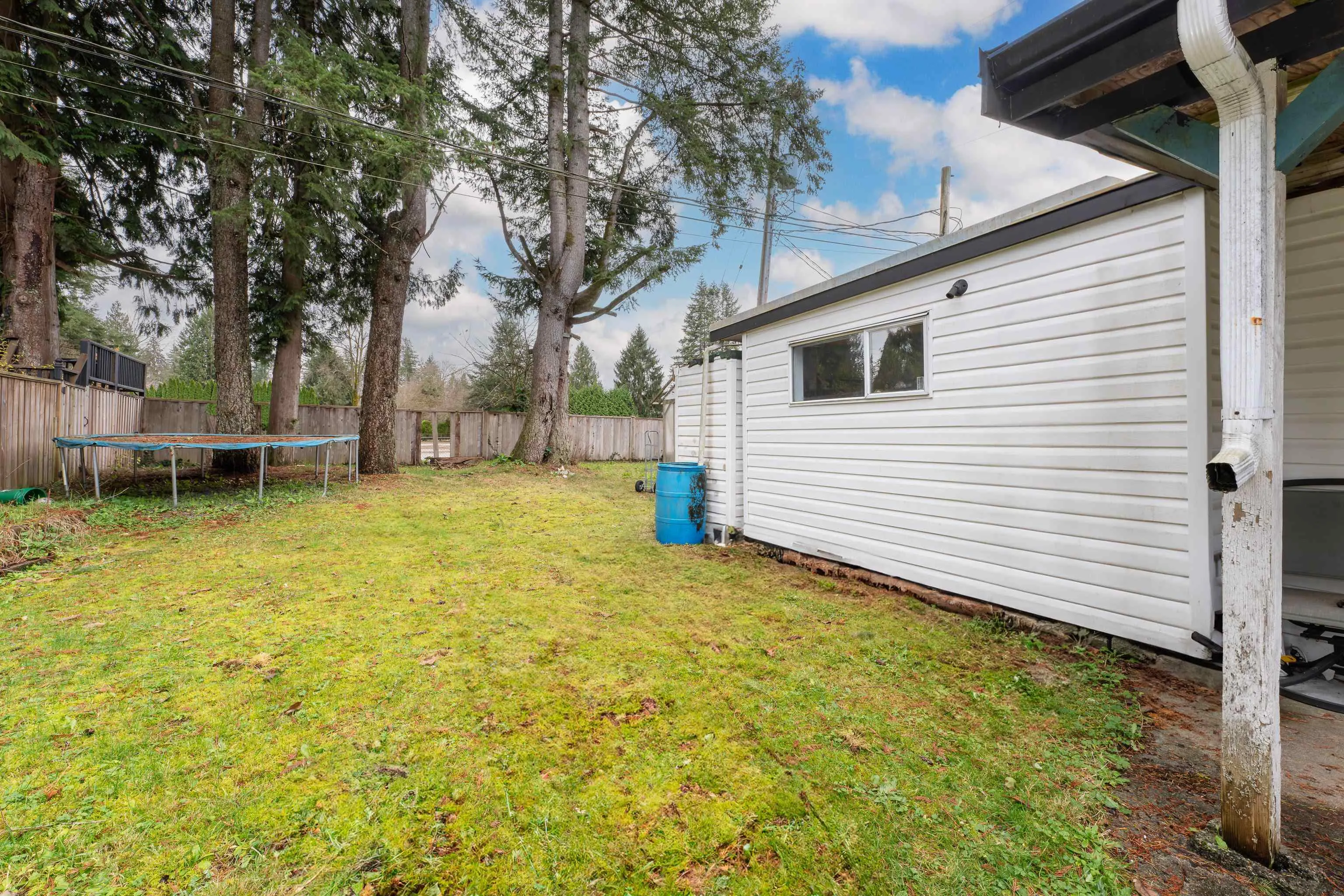 23252 Calvin Crescent
