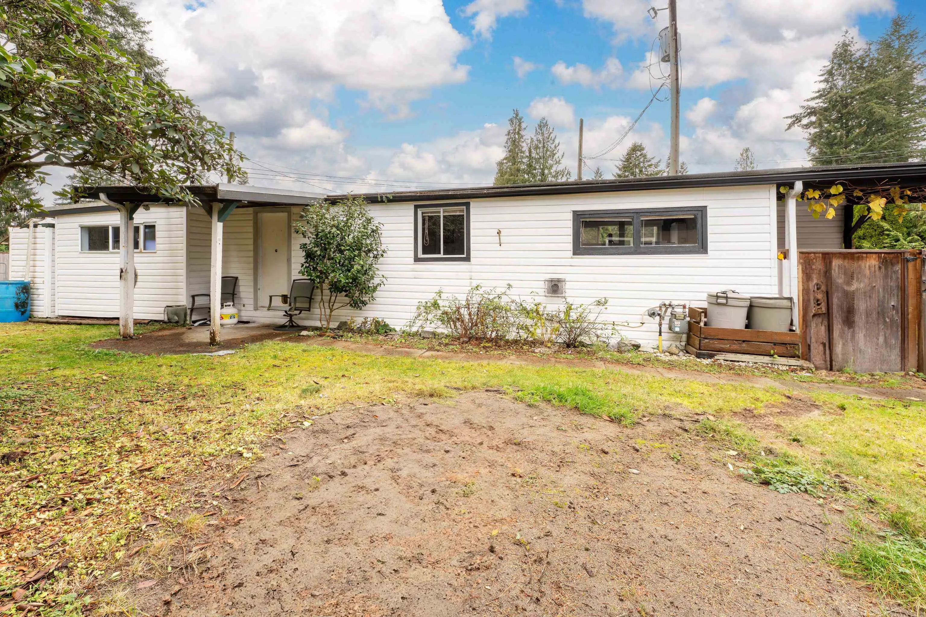 23252 Calvin Crescent