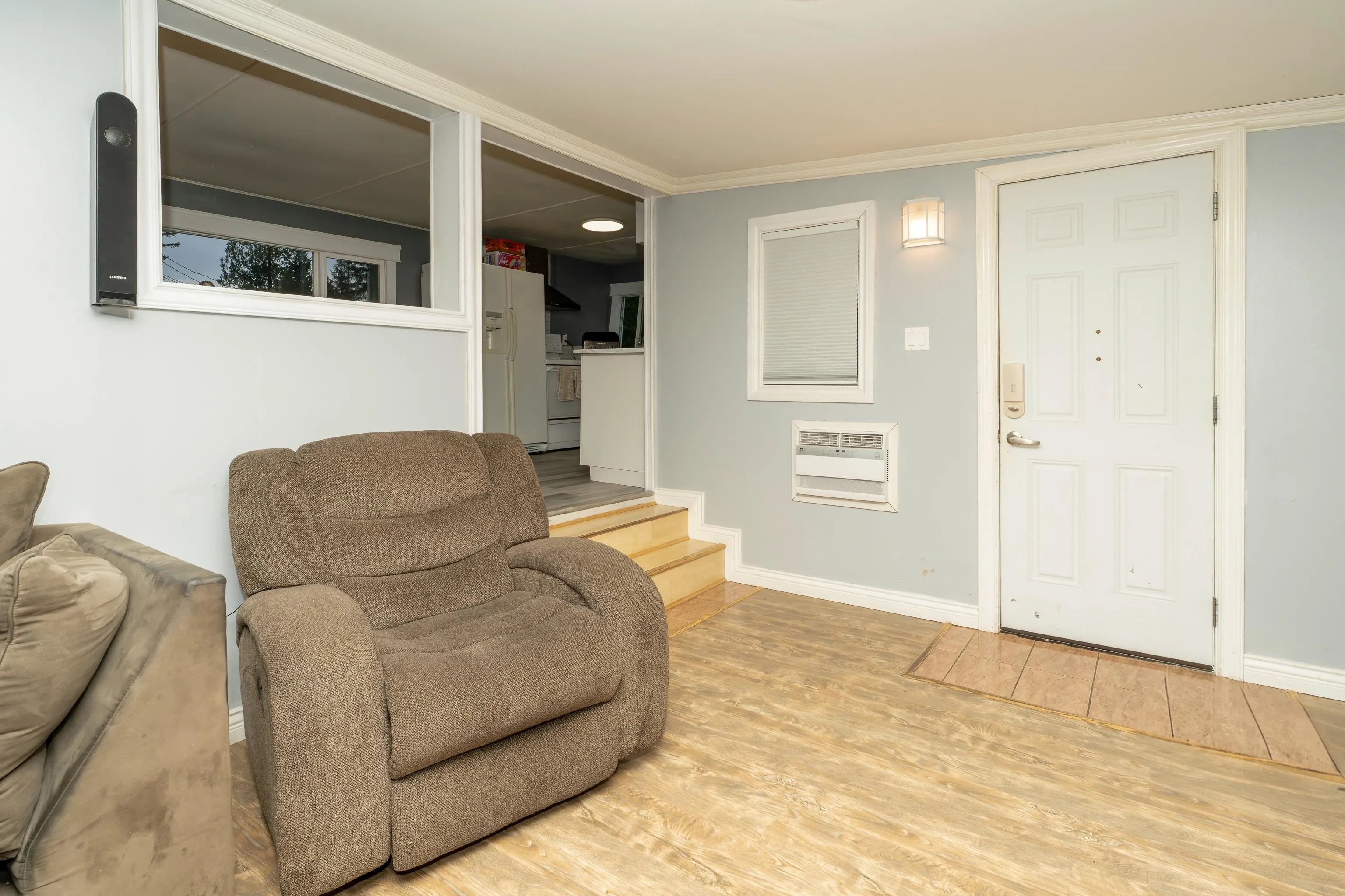 23252 Calvin Crescent