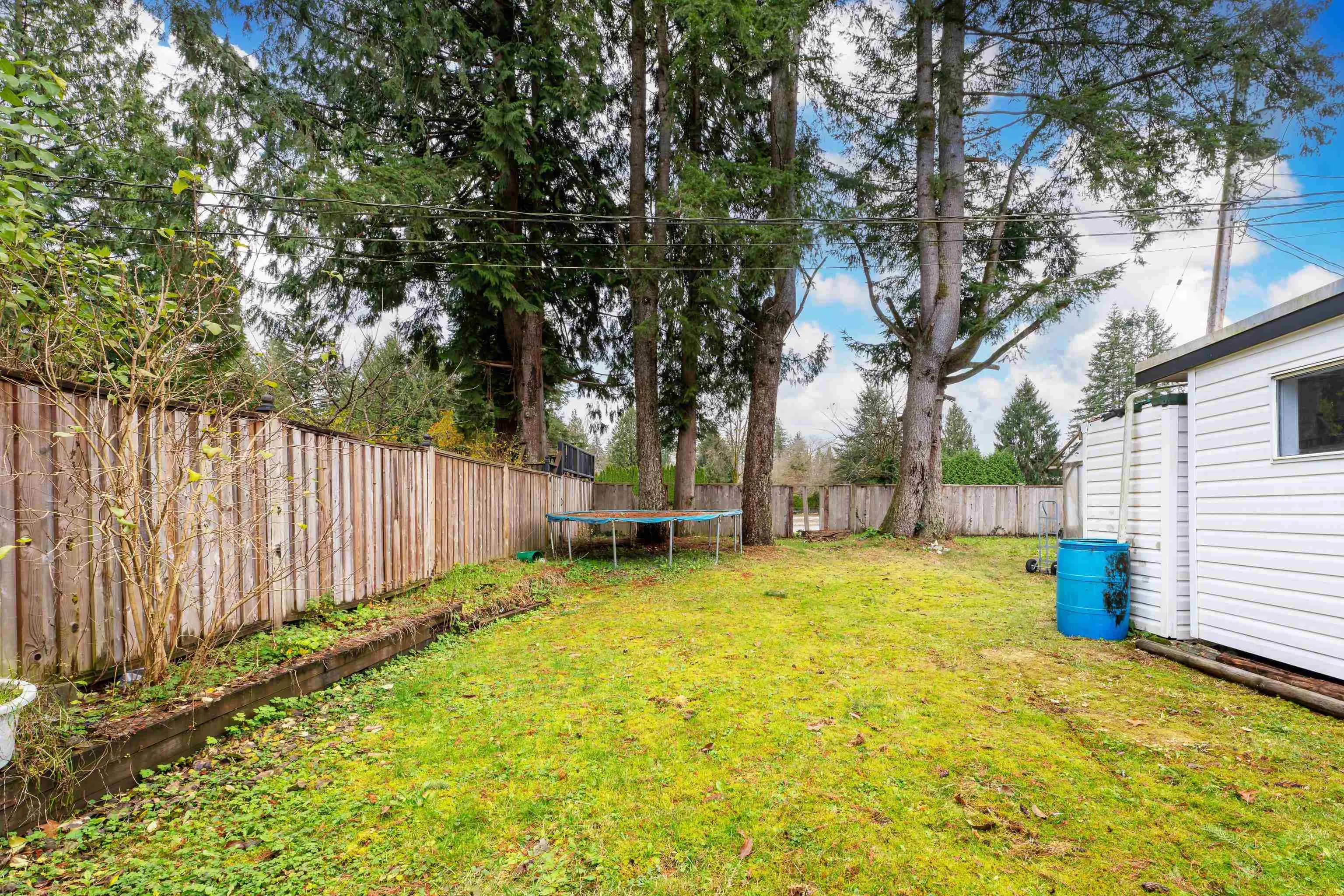 23252 Calvin Crescent