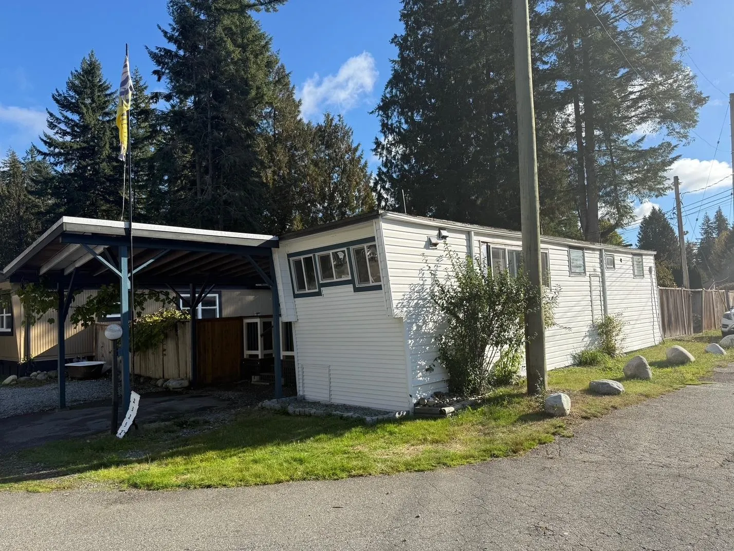 23252 Calvin Crescent