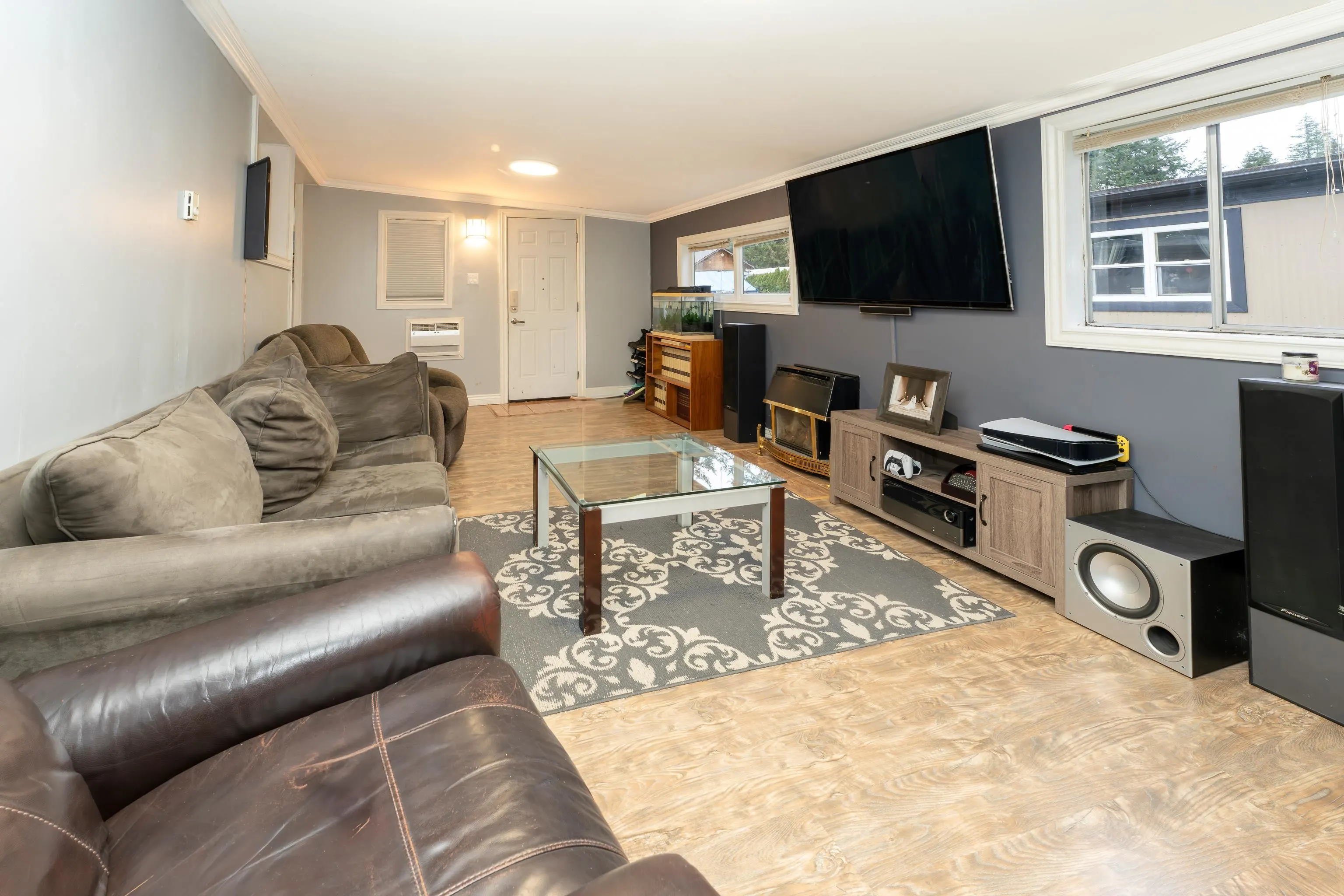 23252 Calvin Crescent