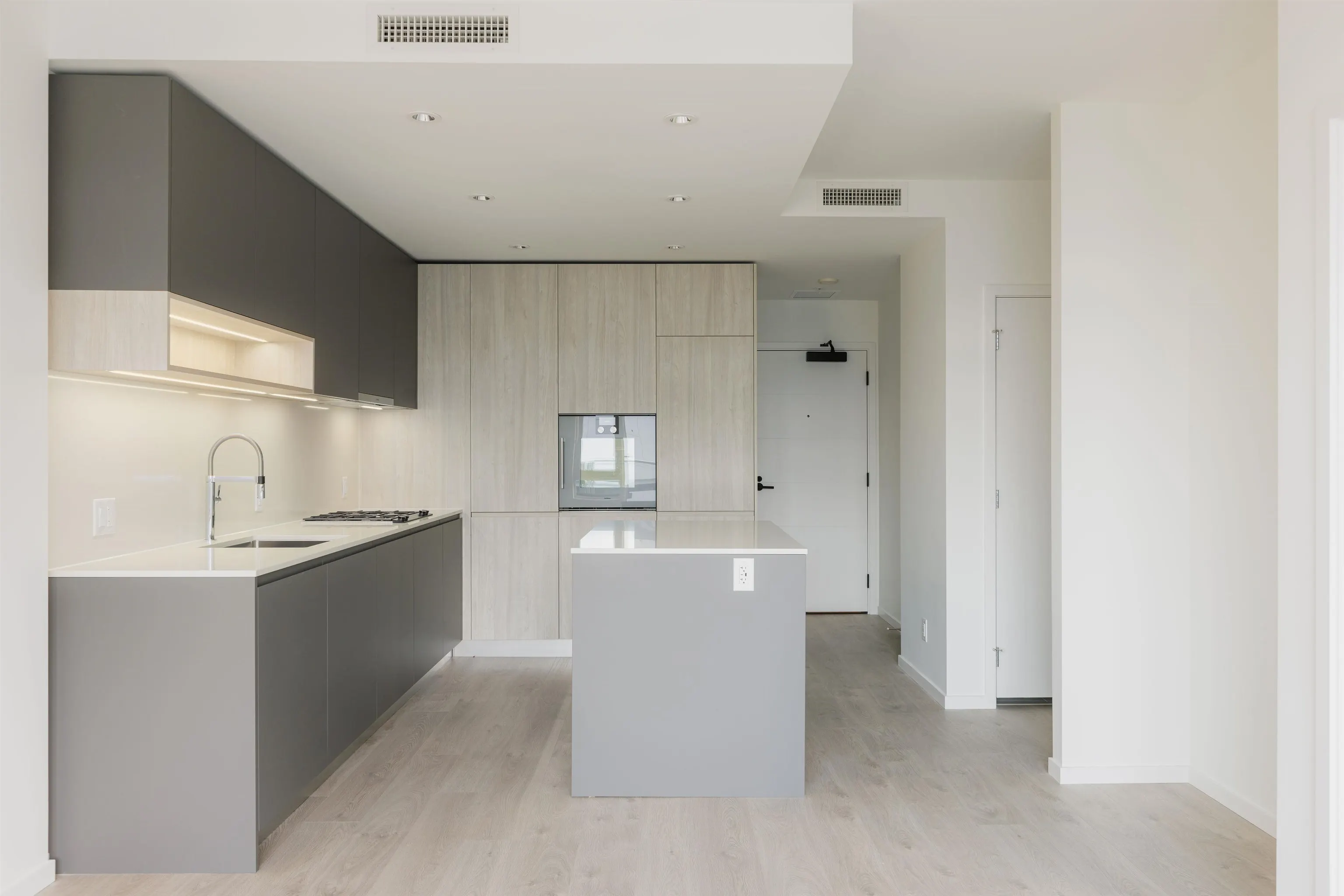 1206 6500 Minoru Boulevard
