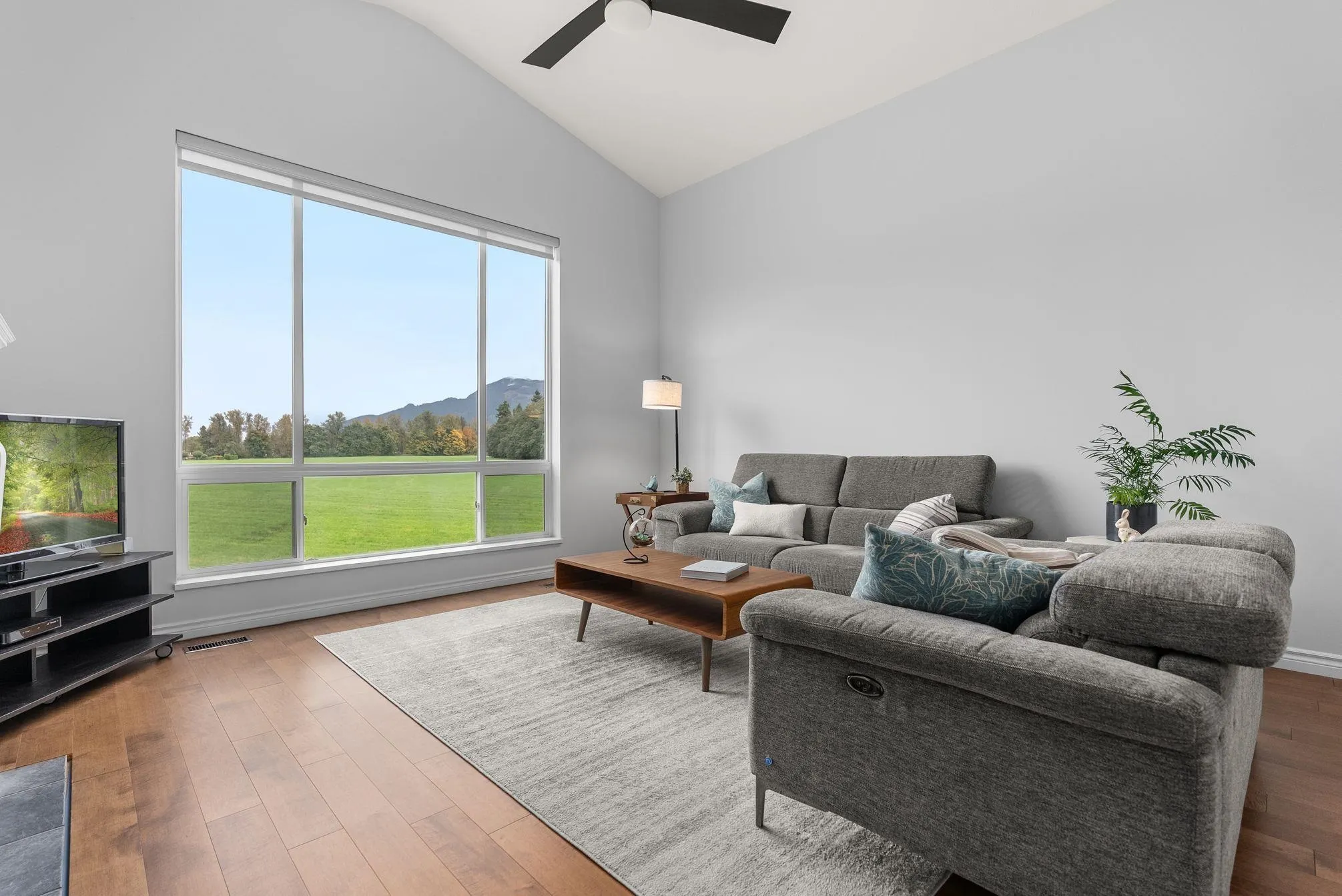 12 47470 Chartwell Drive