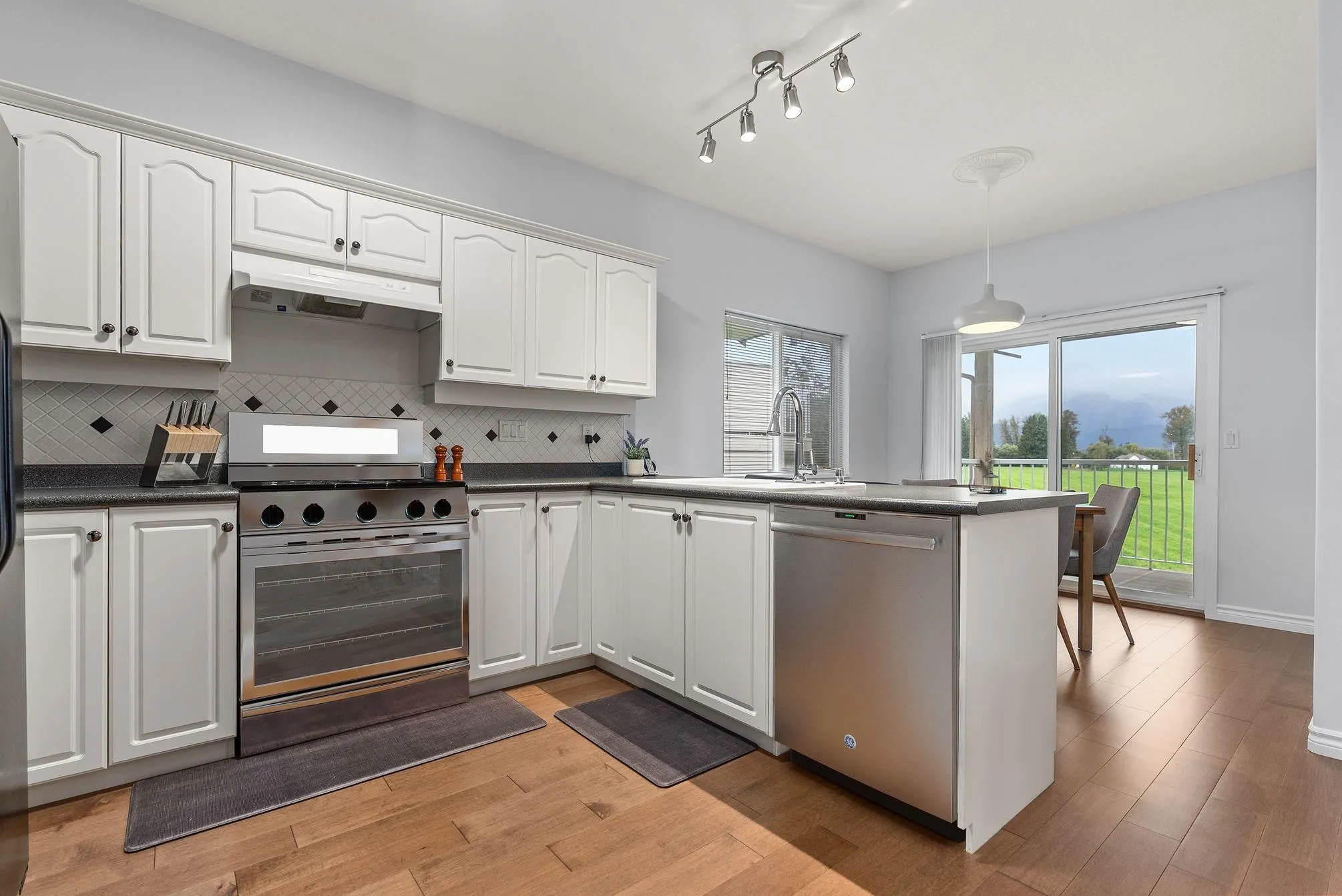 12 47470 Chartwell Drive