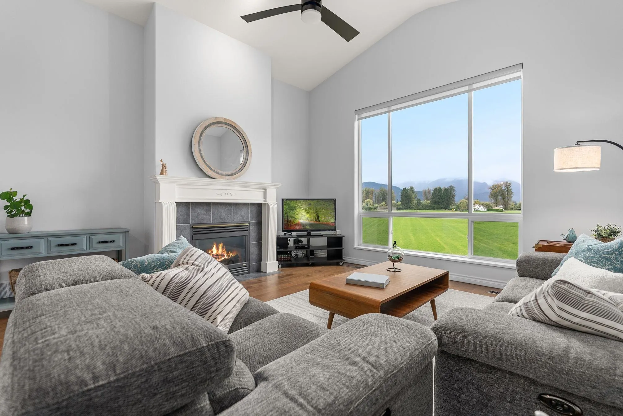 12 47470 Chartwell Drive