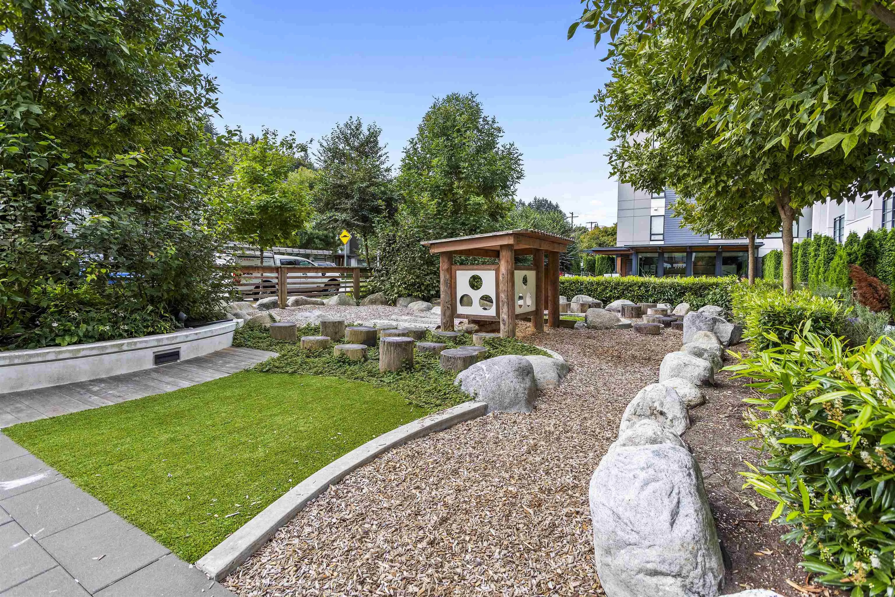 301 3018 St George Street