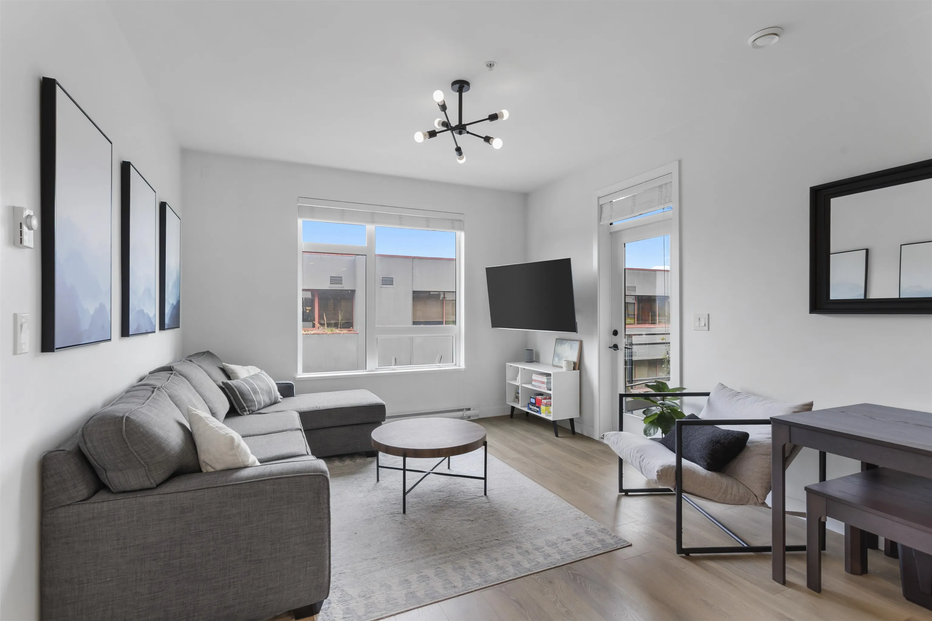 301 3018 St George Street